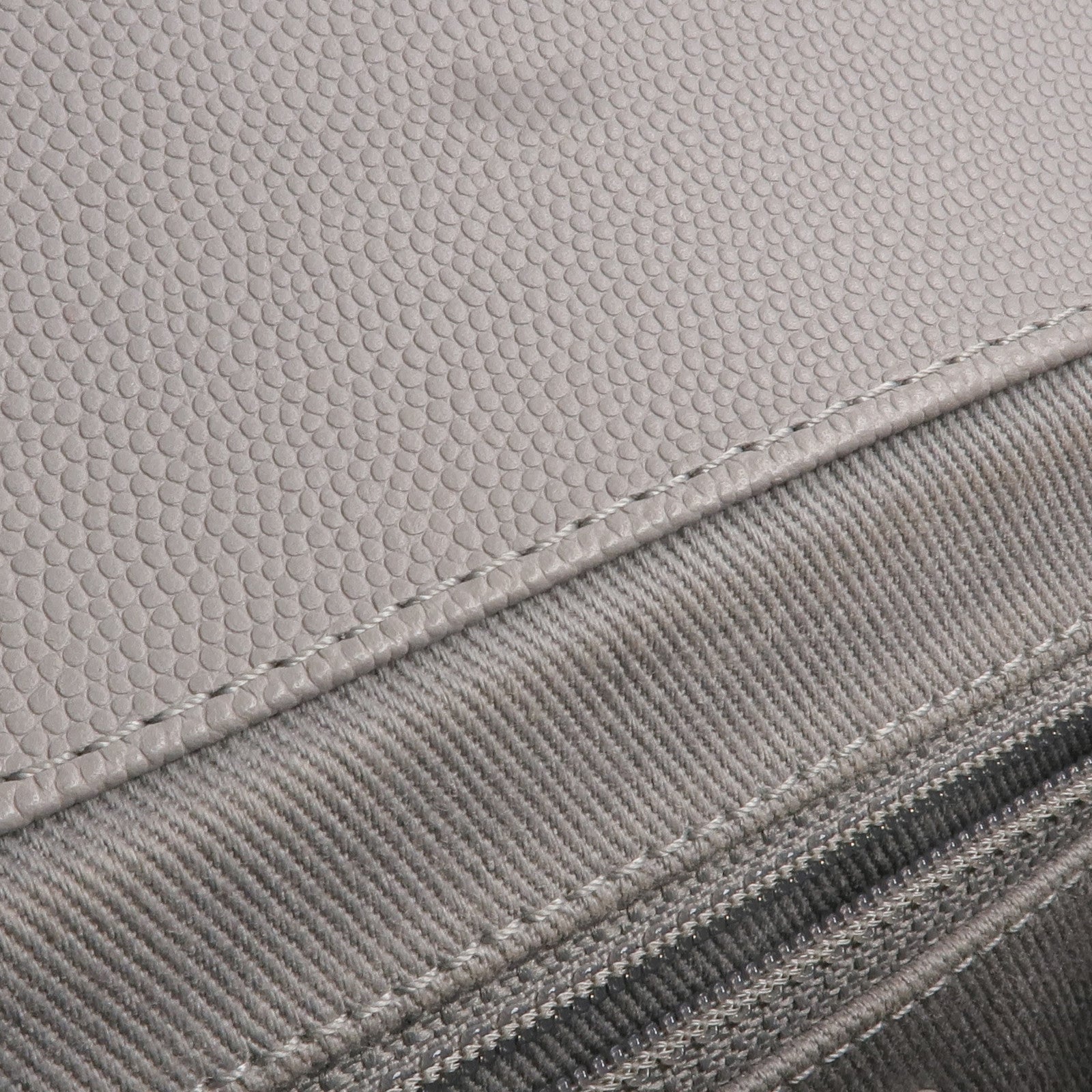 CHANEL 牛皮皮革Business Affinity金扣肩背袋