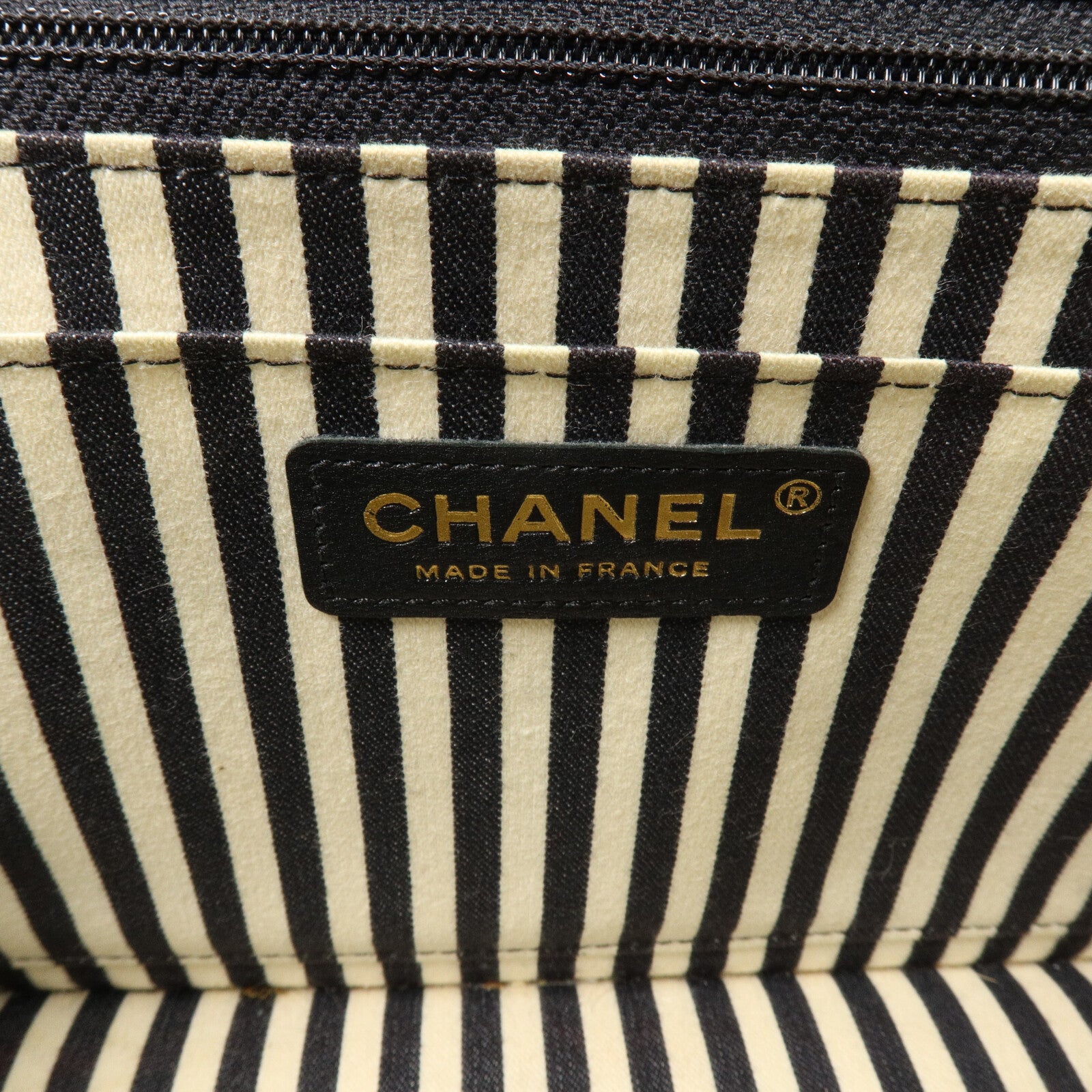 CHANEL 牛皮皮革Large Chevron Flap Bag鏈帶肩背袋