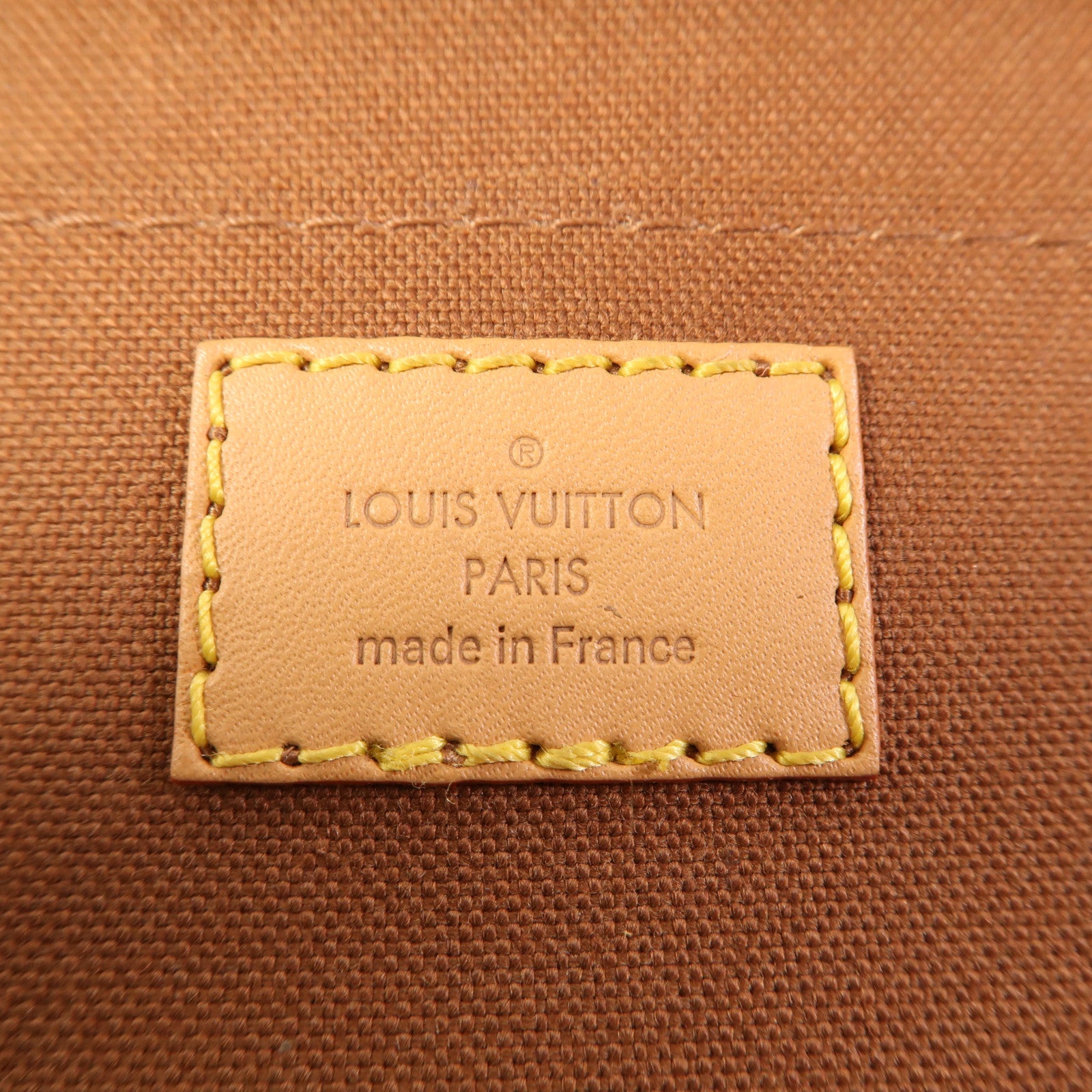 LOUIS VUITTON Monogram Petit Sac Plat金扣手挽肩背兩用袋Monogram Petit Sac Plat金扣手挽肩背兩用袋
