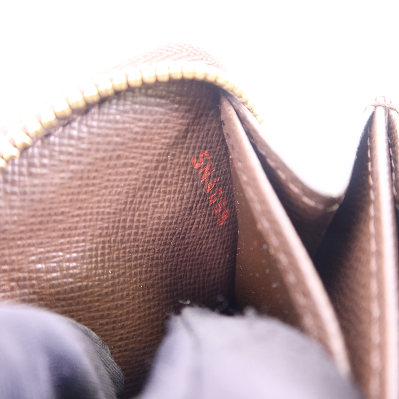 LOUIS VUITTON Damier Zippy Coin Purse金扣零錢包