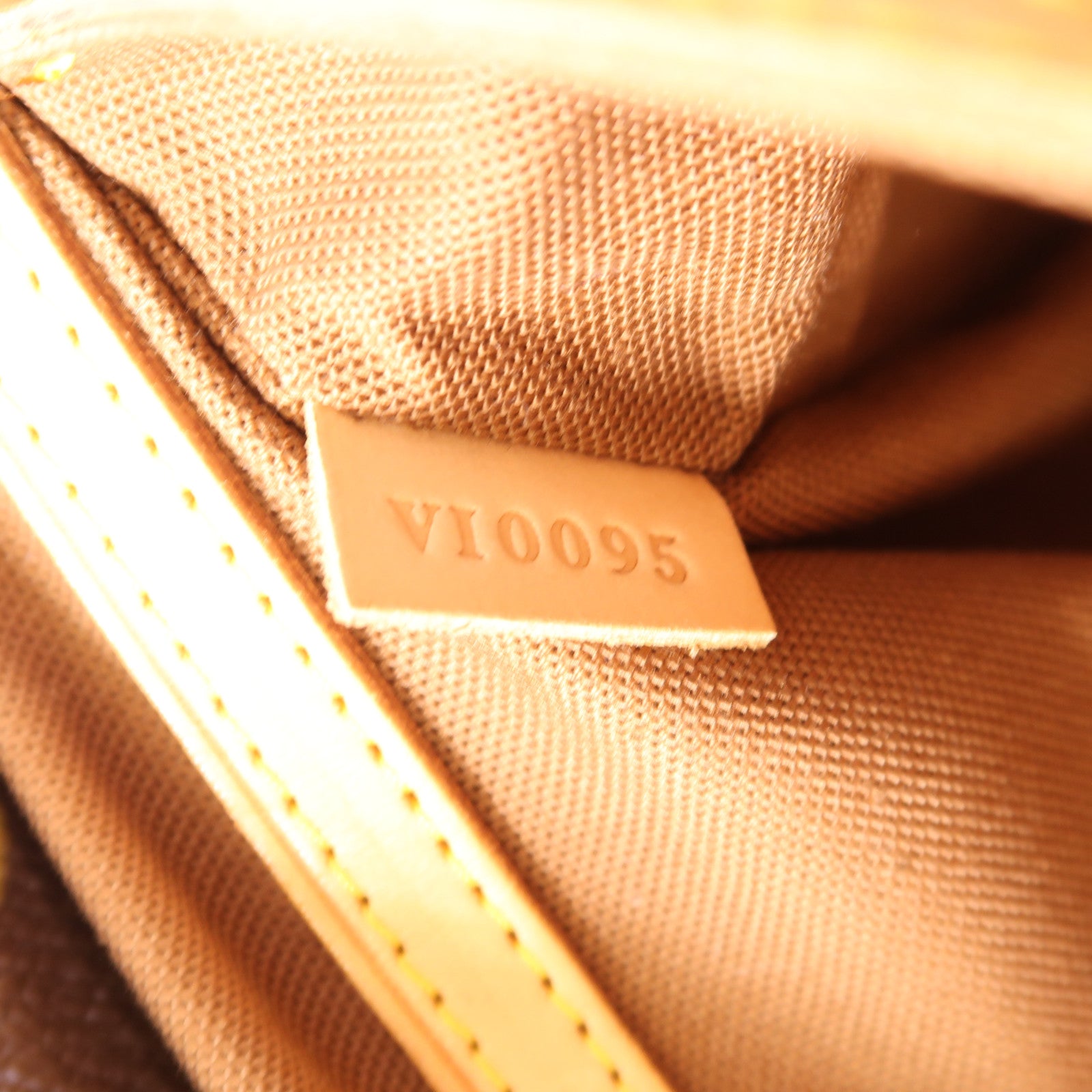 LOUIS VUITTON 【激減優惠】Monogram Cabas Mezzo金扣肩背袋