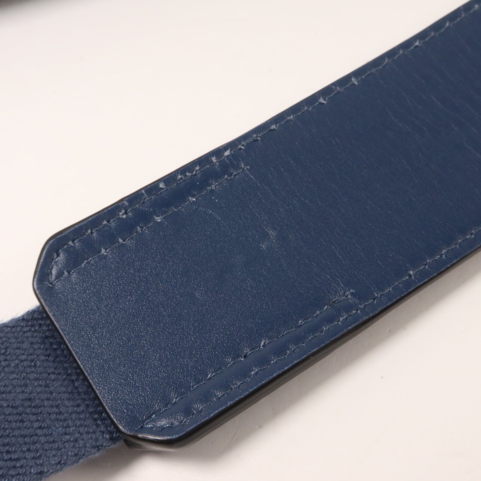 LOEWE 牛皮皮革Military XS肩背袋