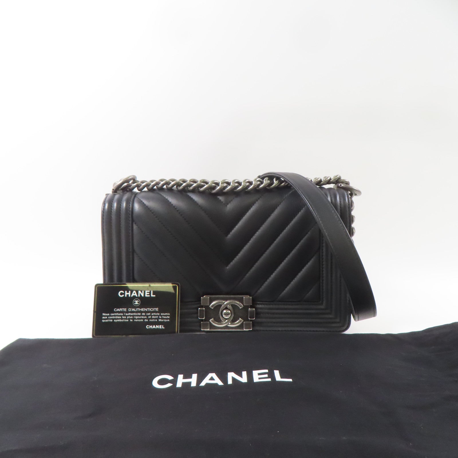 CHANEL 牛皮皮革Boy 25銀扣鏈帶肩背袋黑色