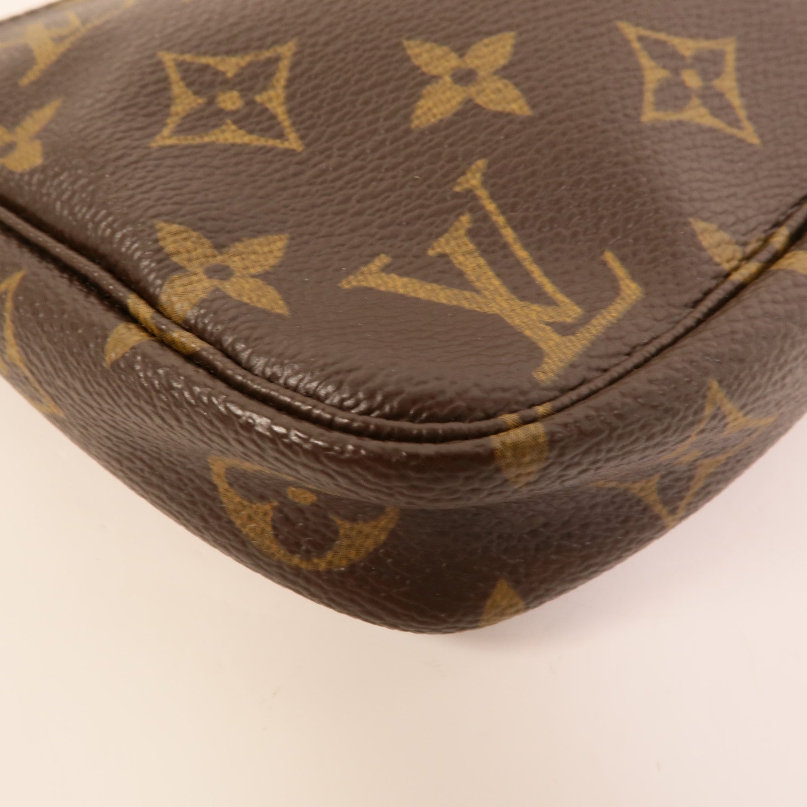 LOUIS VUITTON Monogram Pochette Accessoires金扣手挽袋棕色