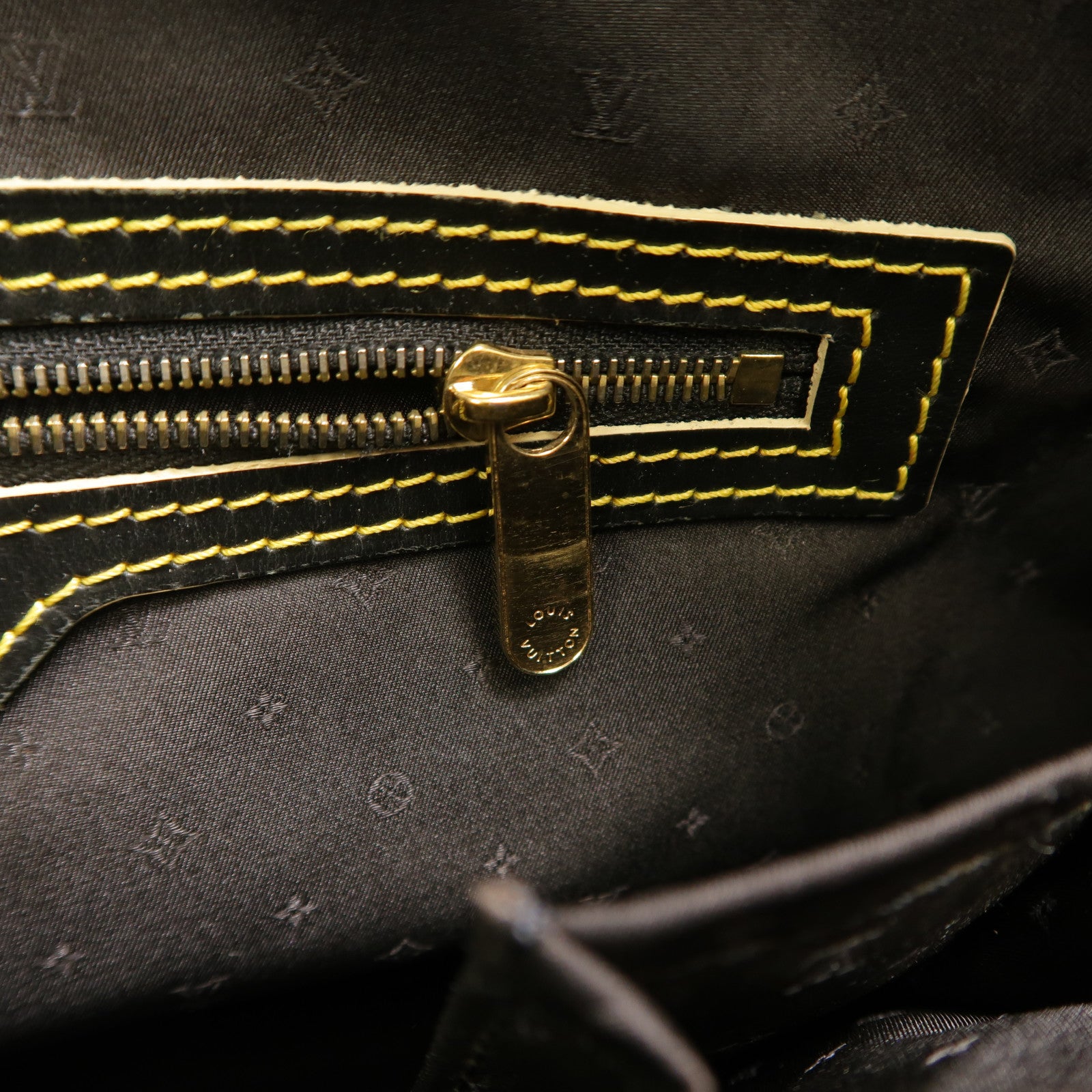 LOUIS VUITTON Suhali Lockit MM手挽袋