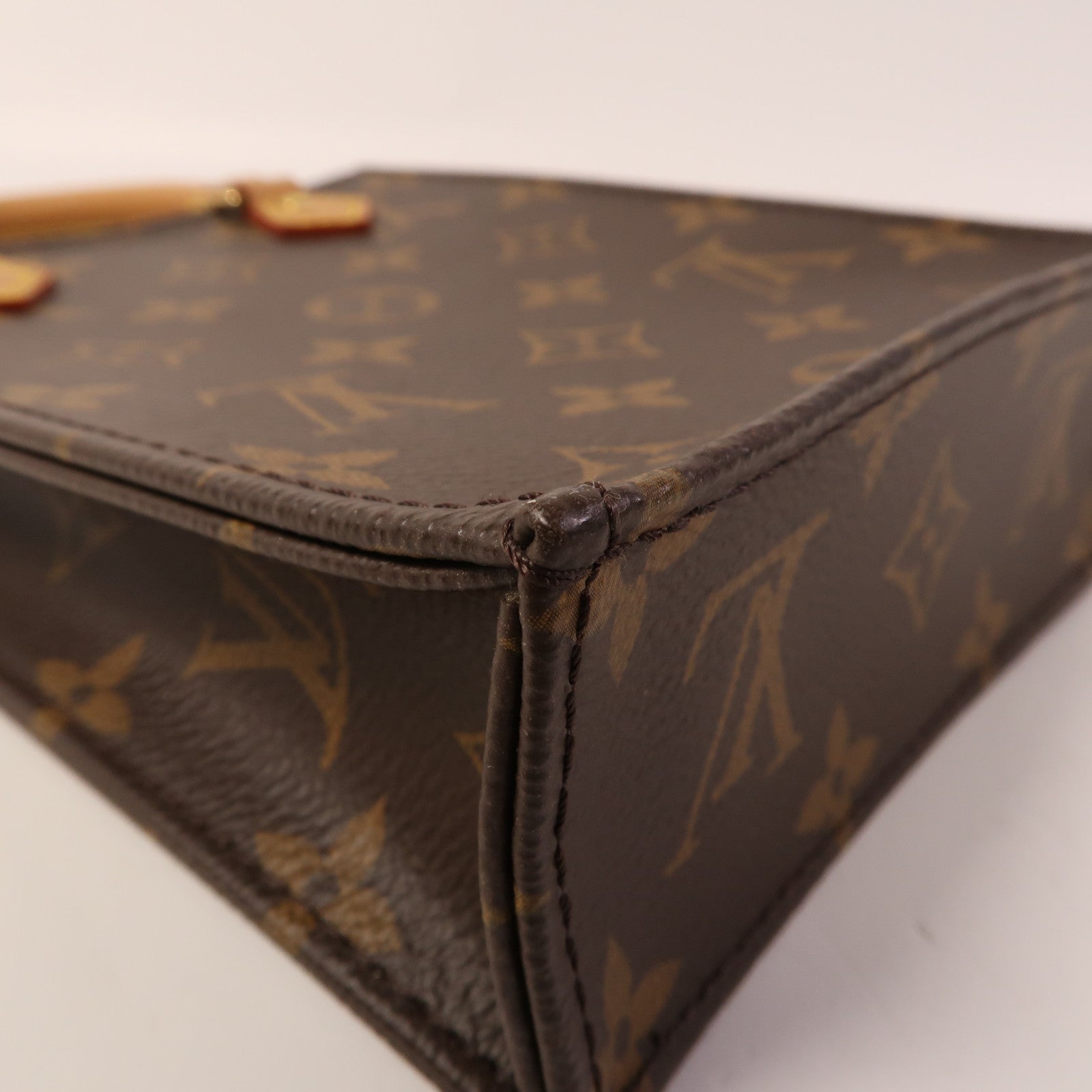 LOUIS VUITTON Monogram Petit Sac Plat金扣手挽肩背兩用袋Monogram Petit Sac Plat金扣手挽肩背兩用袋