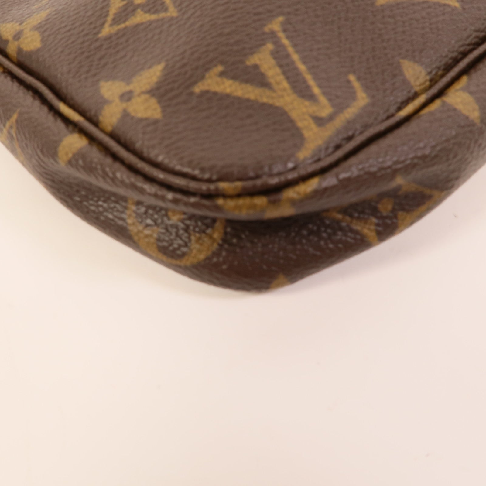LOUIS VUITTON Monogram Pochette Accessoires金扣手挽袋棕色