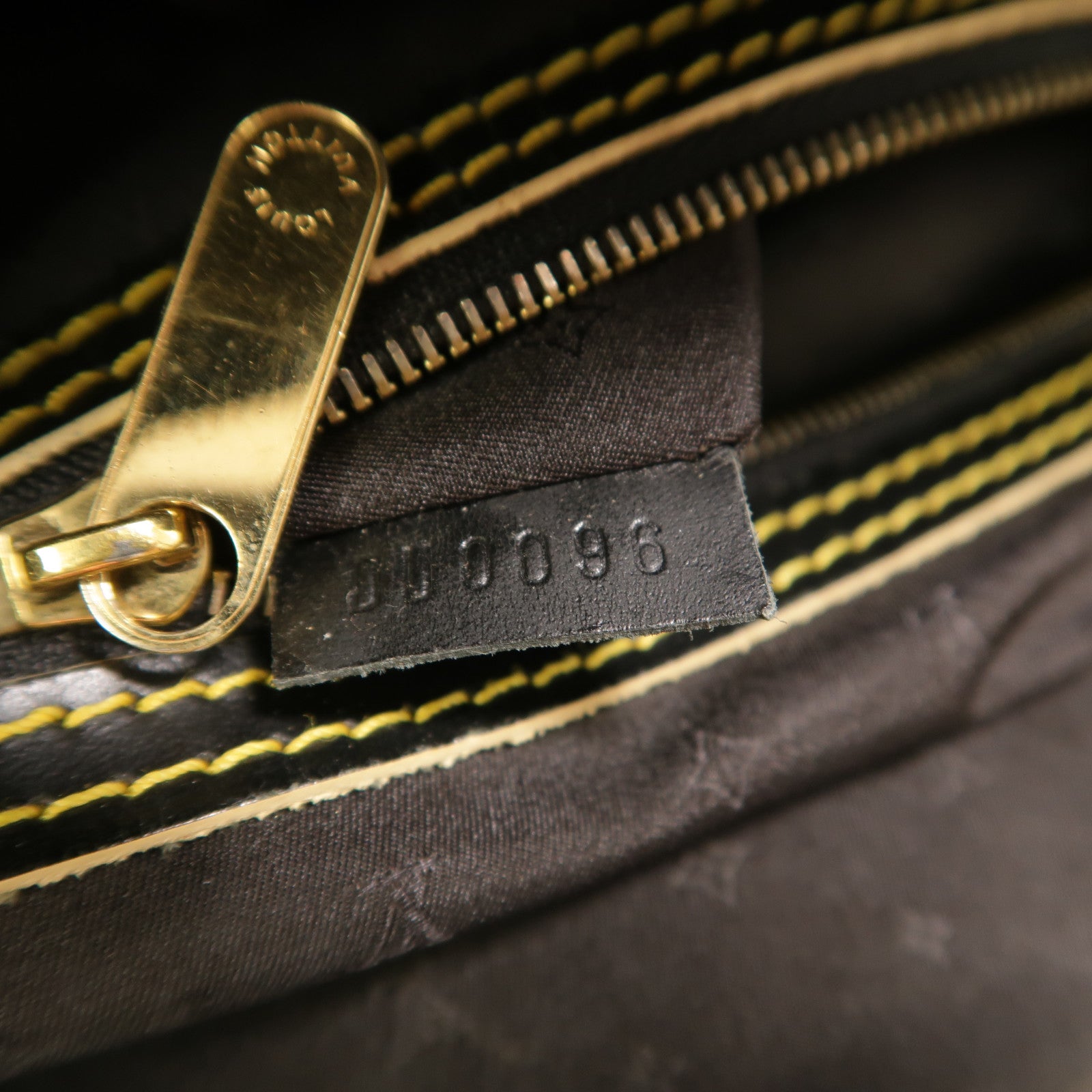 LOUIS VUITTON Suhali Lockit MM手挽袋