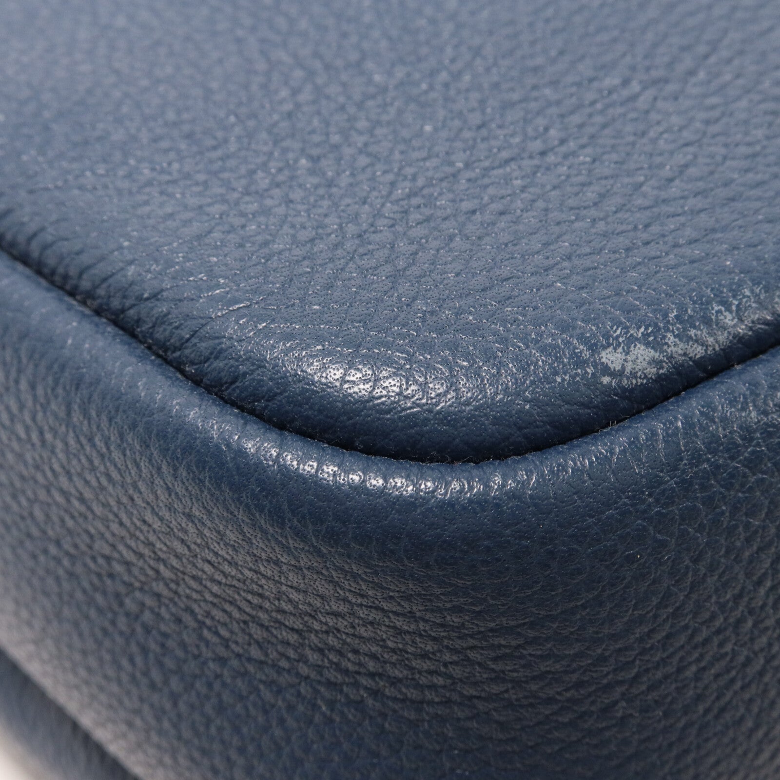 LOEWE 牛皮皮革Military XS肩背袋