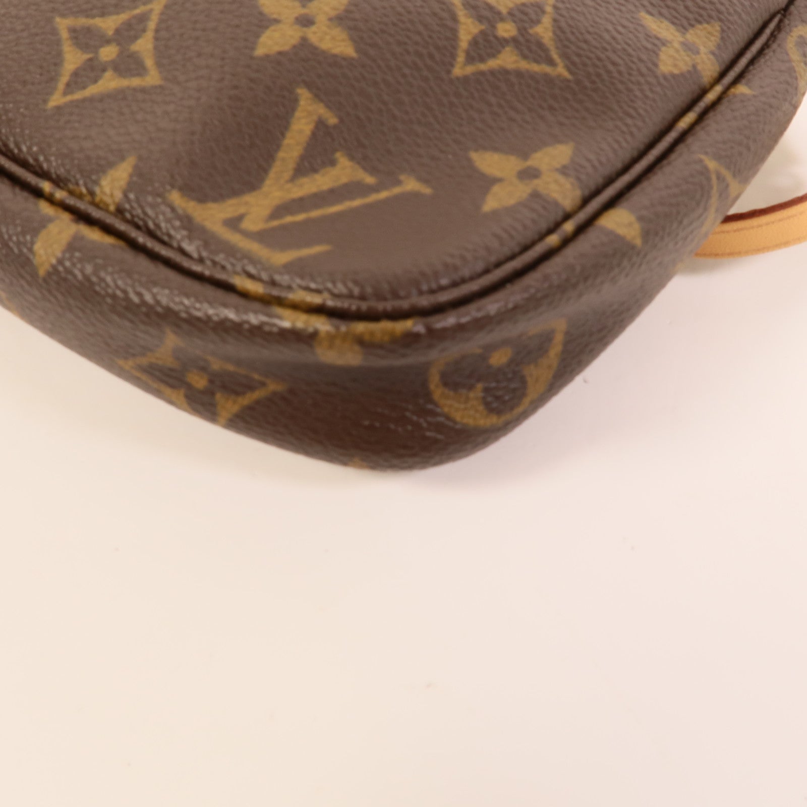 LOUIS VUITTON Monogram Pochette Accessoires金扣手挽袋棕色