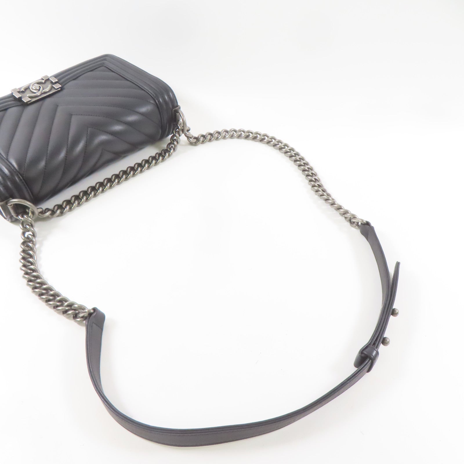 CHANEL 牛皮皮革Boy 25銀扣鏈帶肩背袋黑色