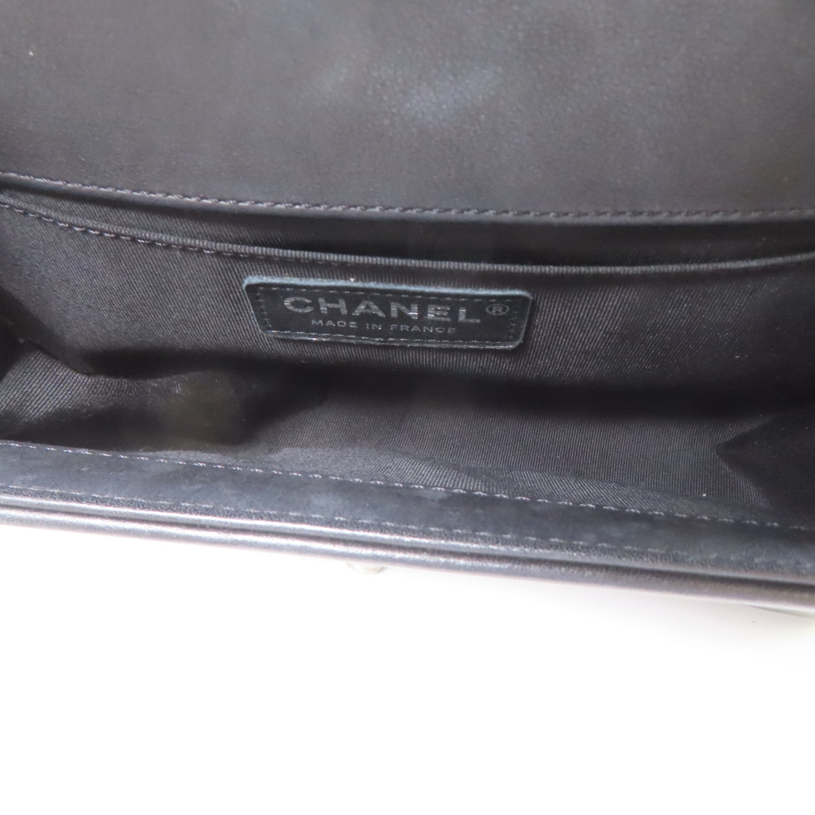 CHANEL 牛皮皮革Boy 25銀扣鏈帶肩背袋黑色