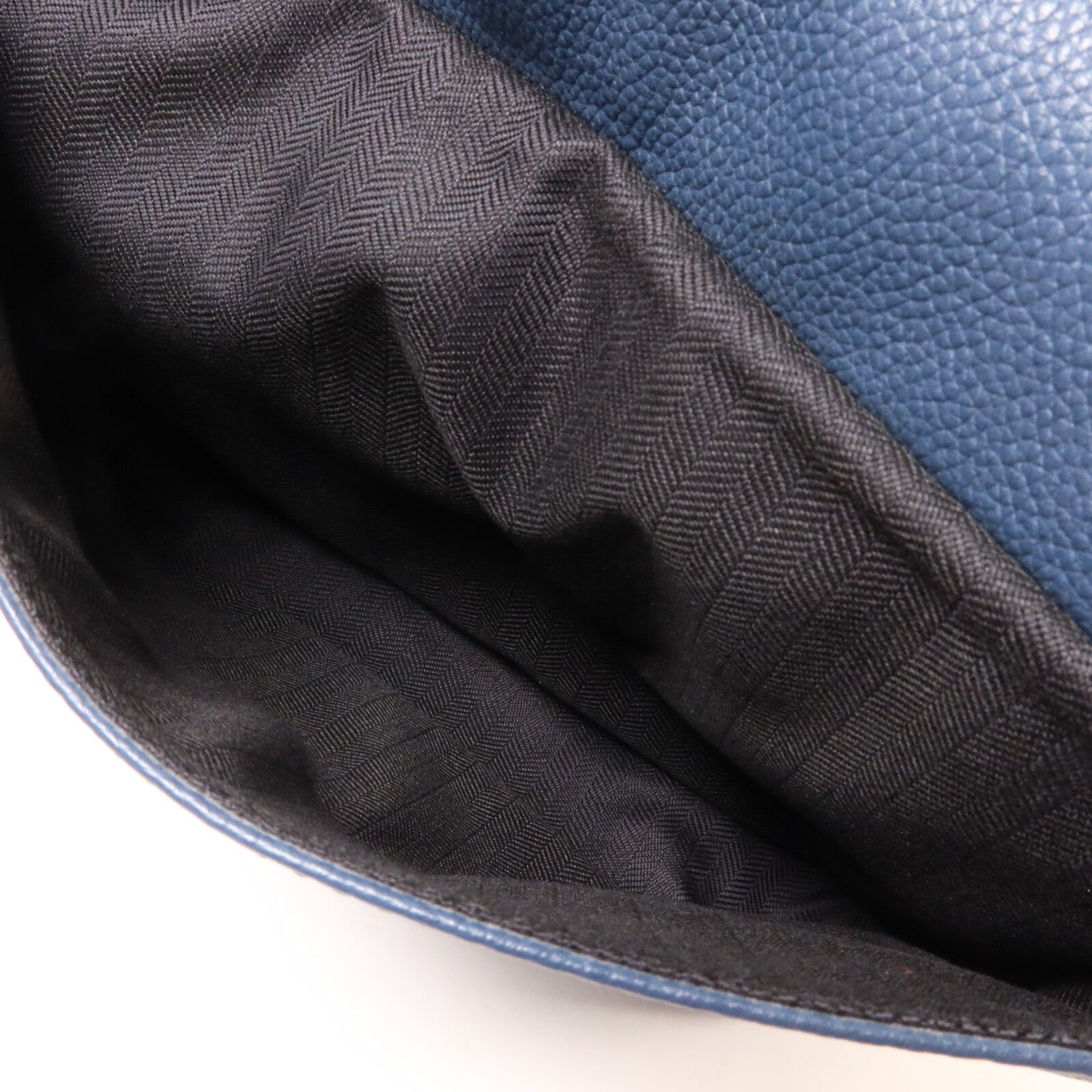 LOEWE 牛皮皮革Military XS肩背袋