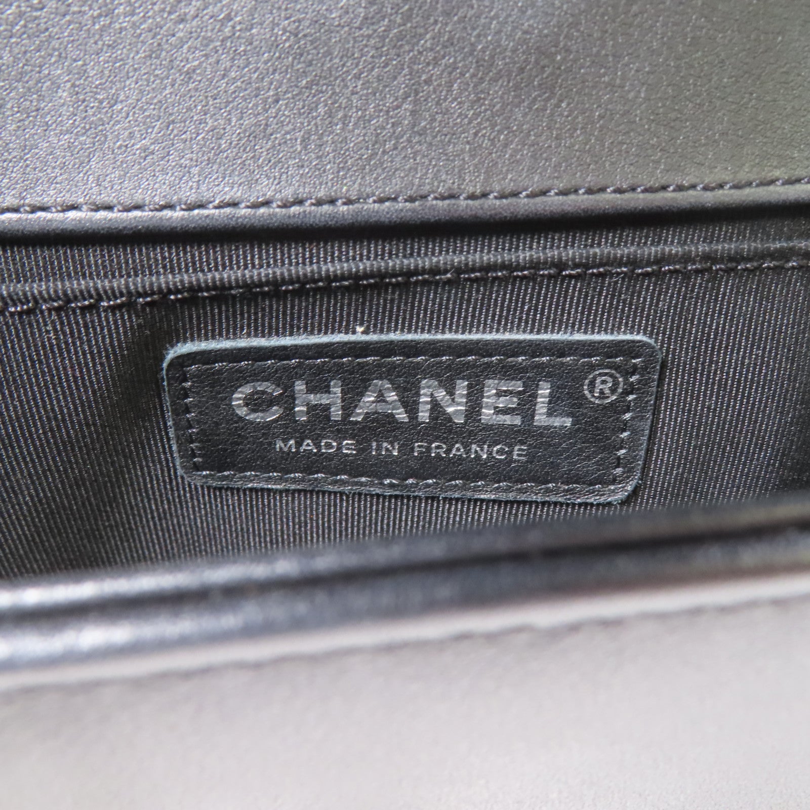 CHANEL 牛皮皮革Boy 25銀扣鏈帶肩背袋黑色