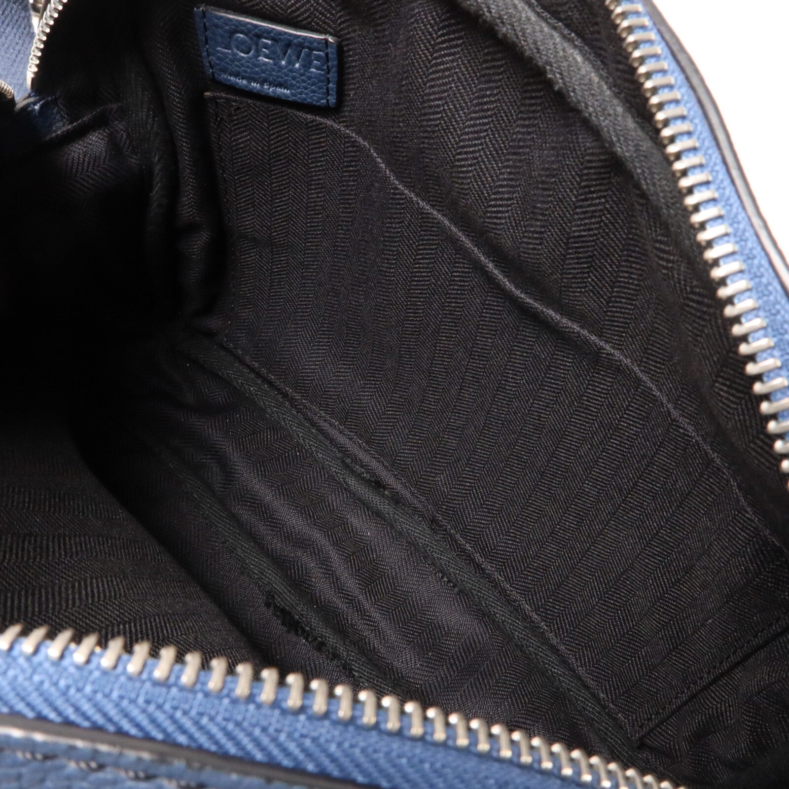 LOEWE 牛皮皮革Military XS肩背袋