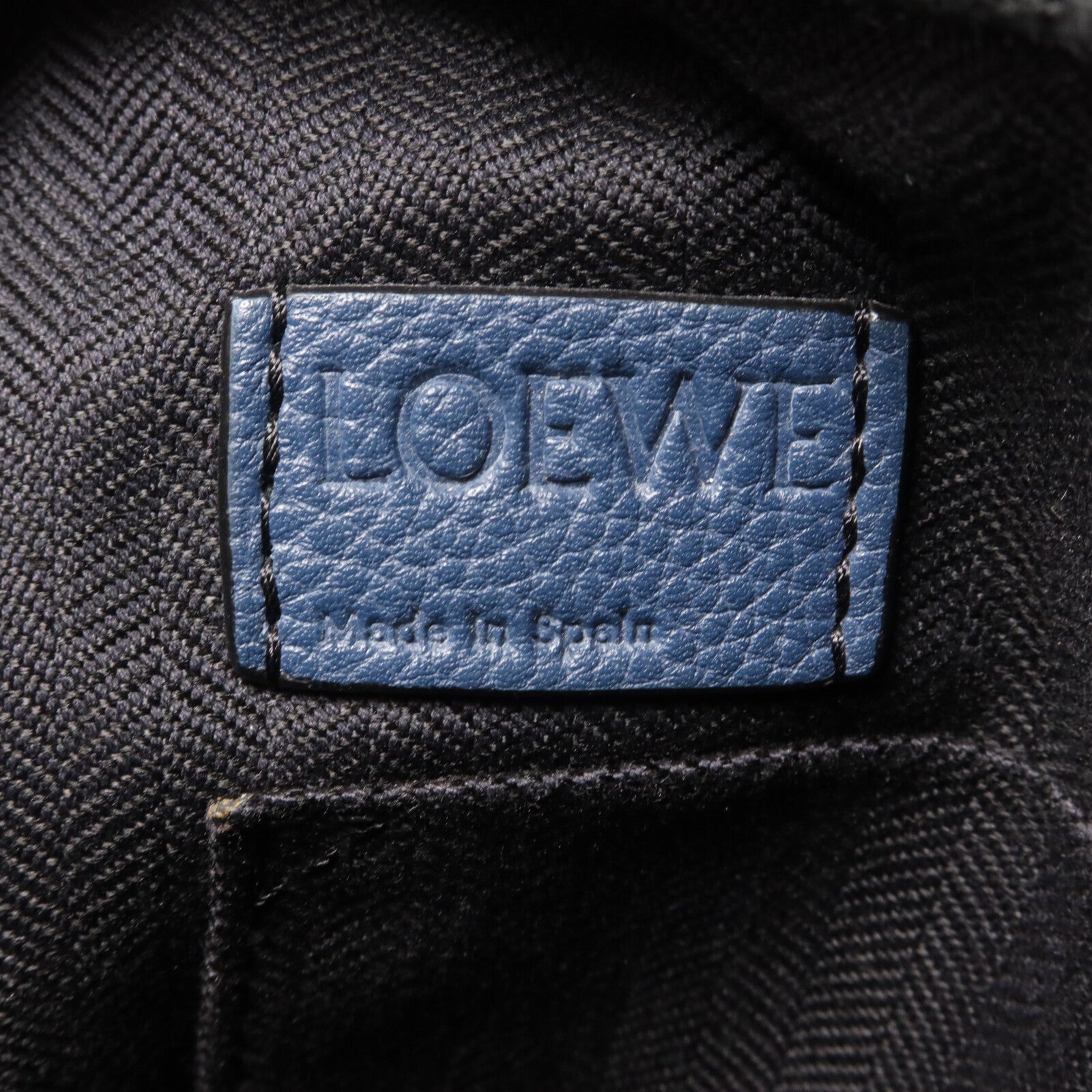 LOEWE 牛皮皮革Military XS肩背袋