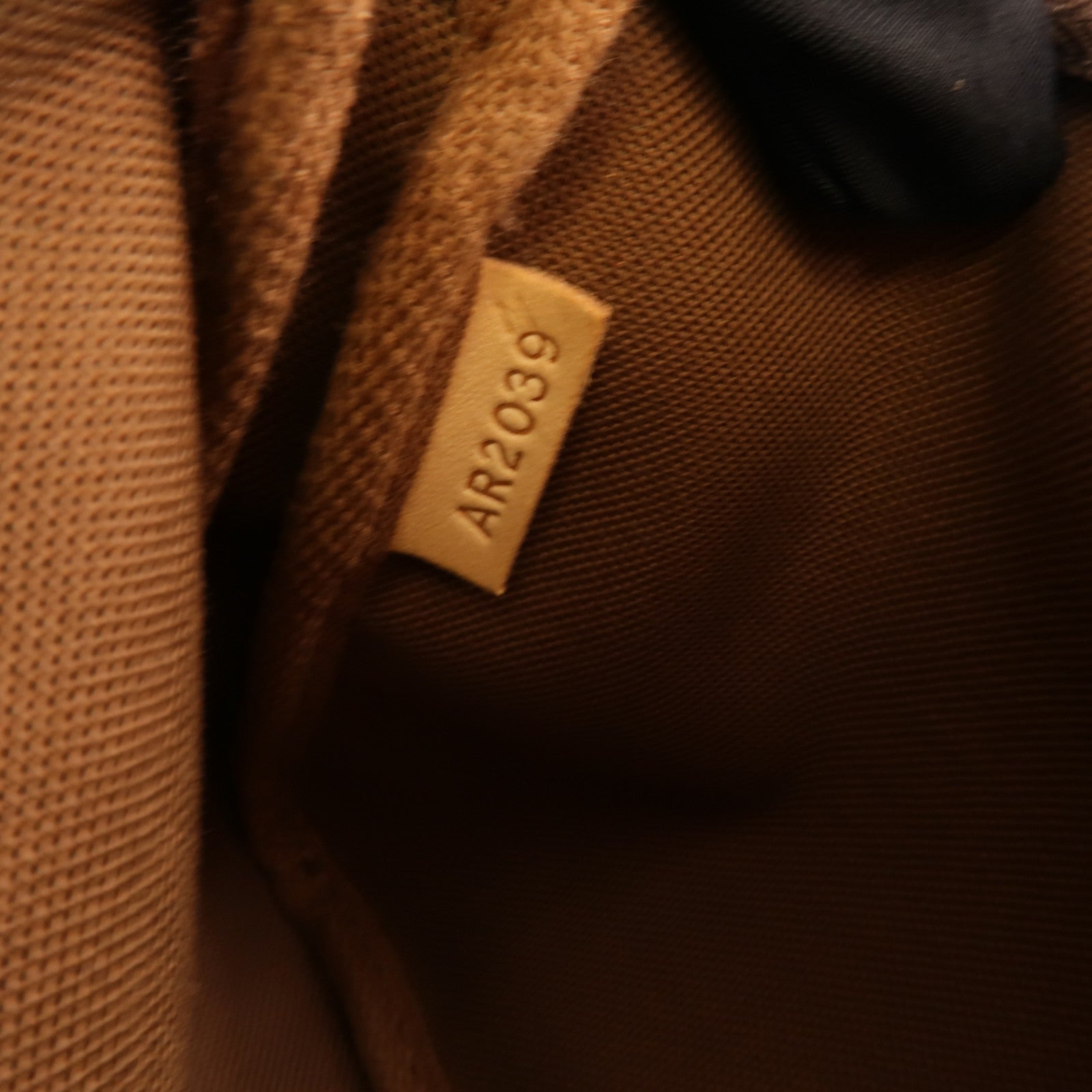 LOUIS VUITTON Monogram Pochette Accessoires金扣手挽袋棕色