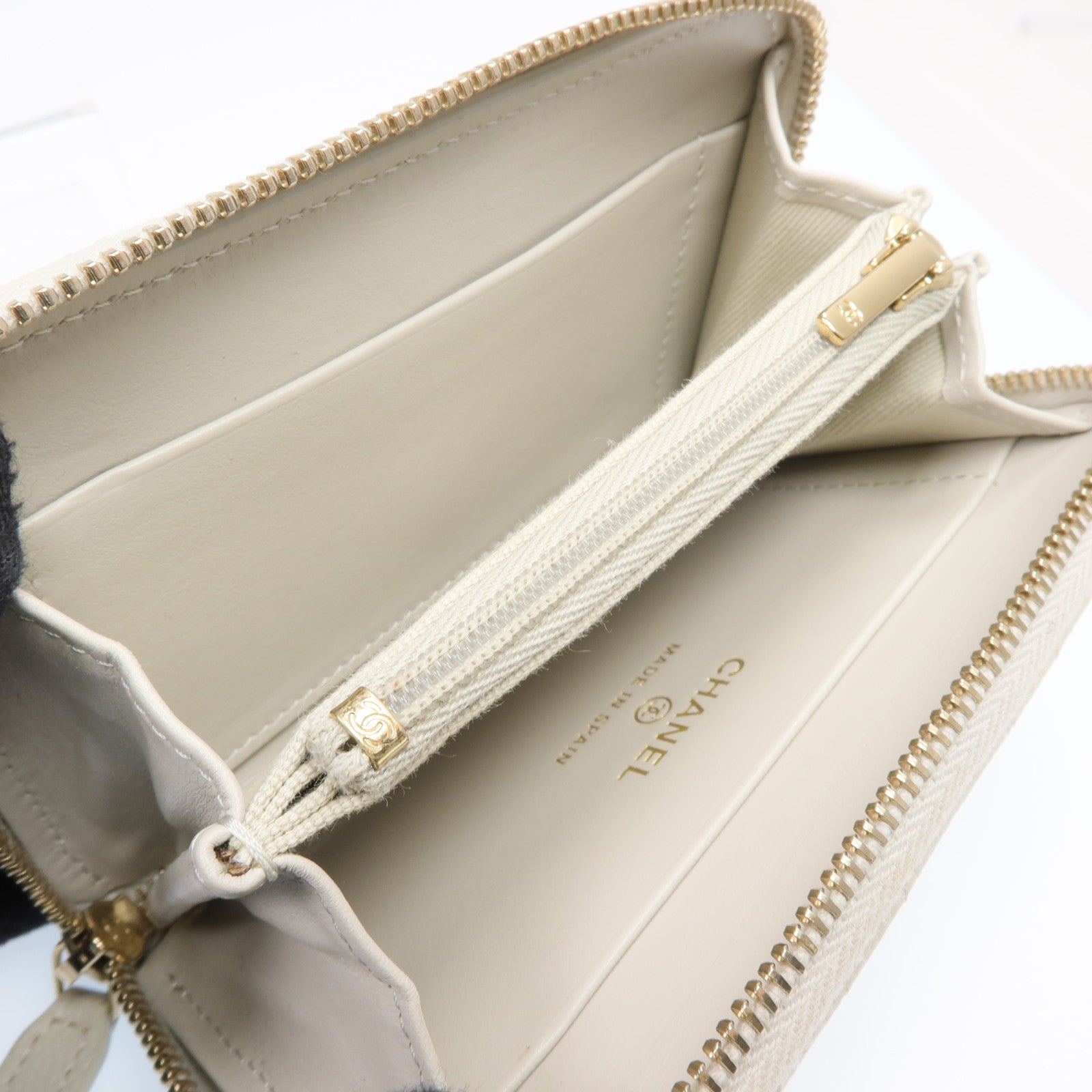 CHANEL 牛皮皮革Card Case銀扣卡片套