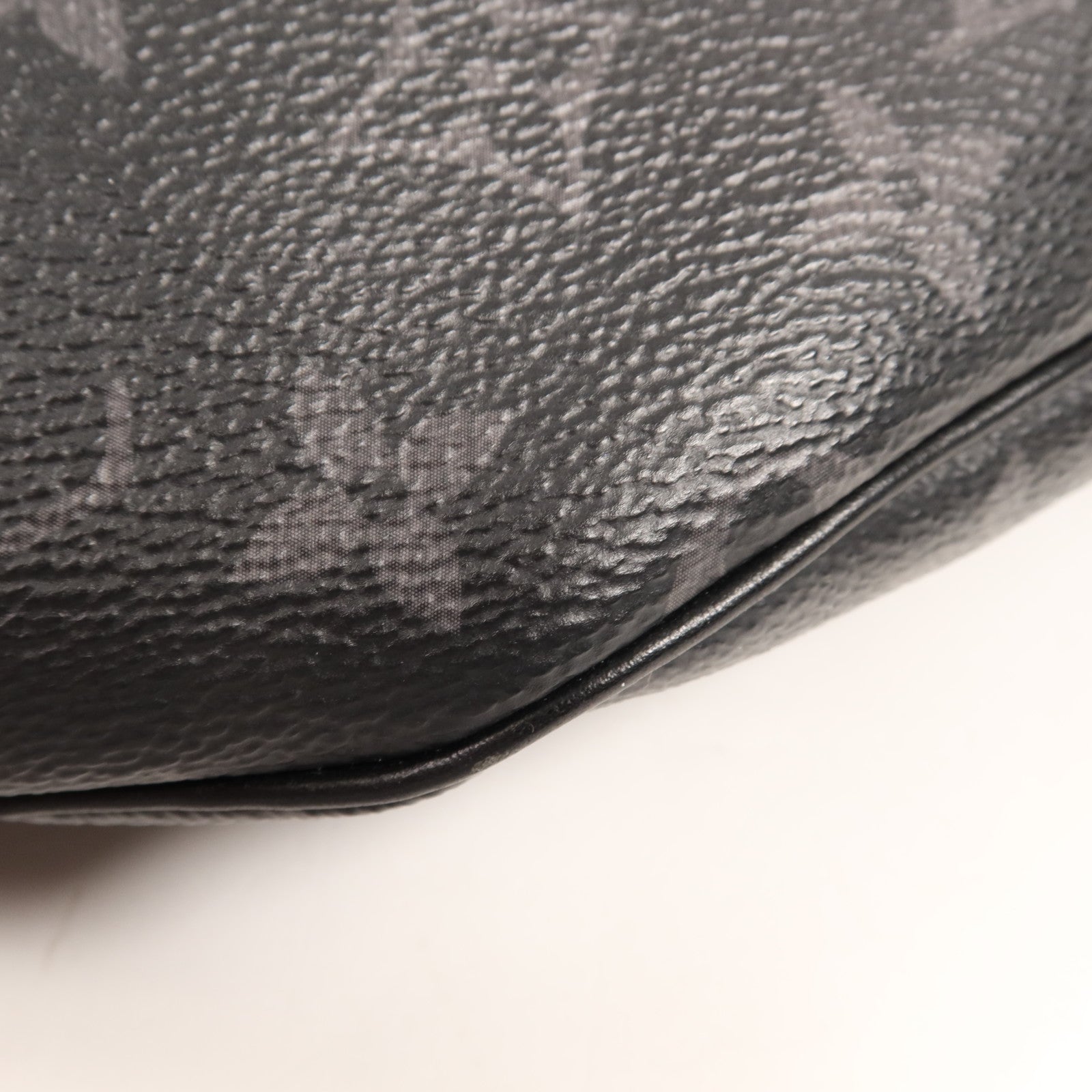 LOUIS VUITTON Monogram Eclipse Discovery Bumbag PM銀扣腰包