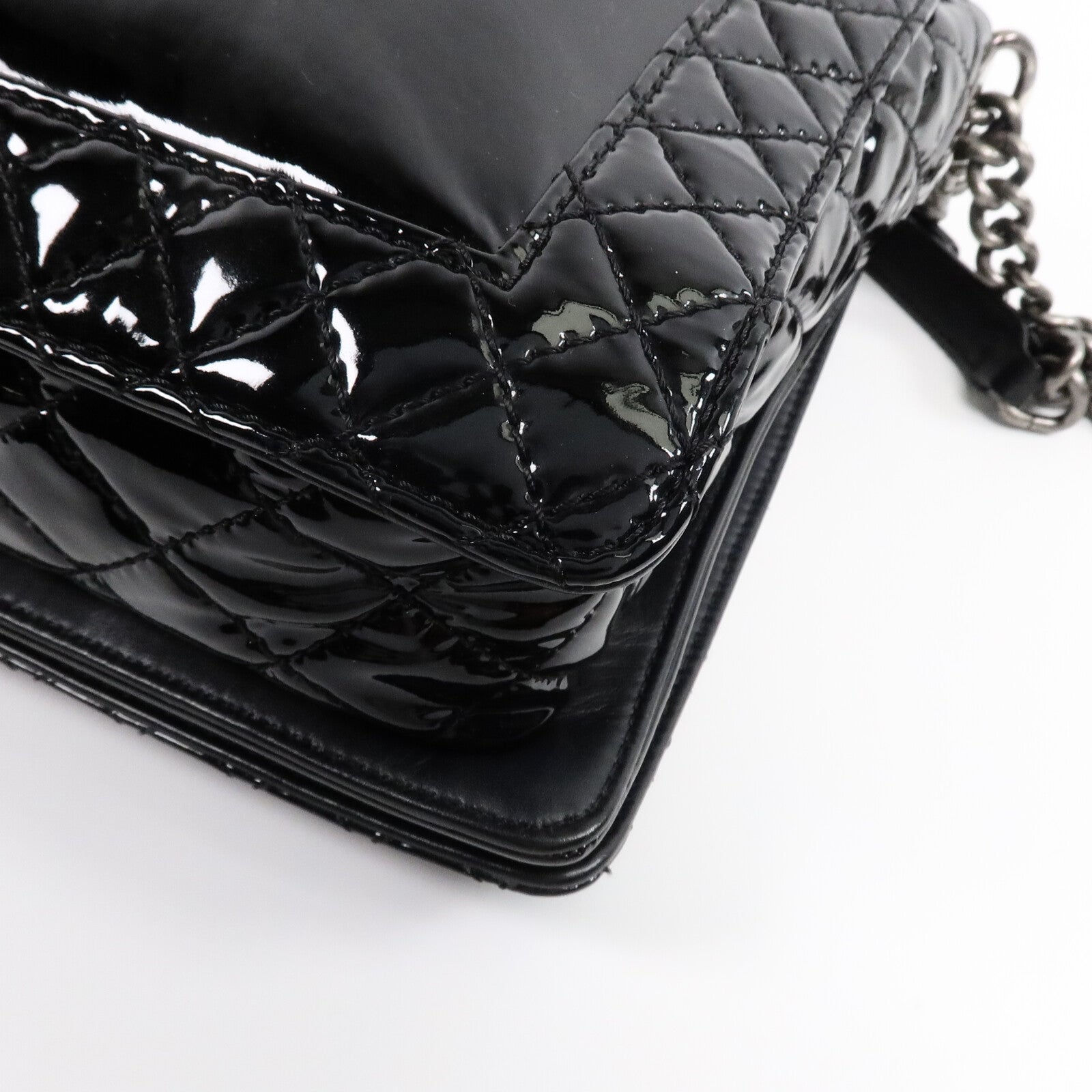 CHANEL 漆皮皮革Reverso Boy XL鏈帶手挽肩背兩用袋