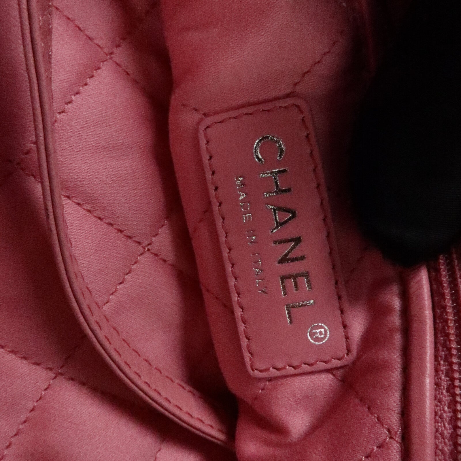 CHANEL 牛皮皮革Chanel 22 Small鏈帶肩背袋