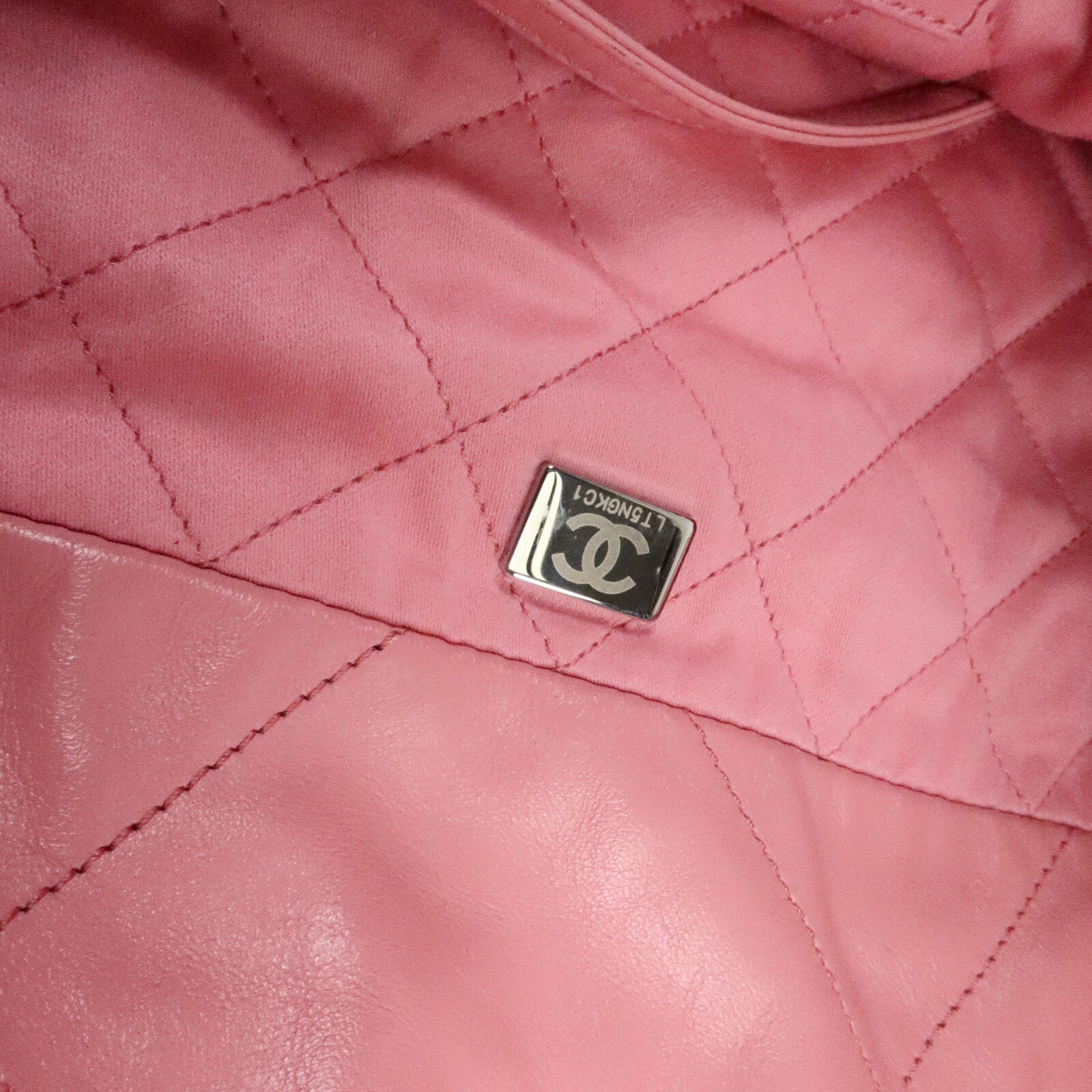 CHANEL 牛皮皮革Chanel 22 Small鏈帶肩背袋