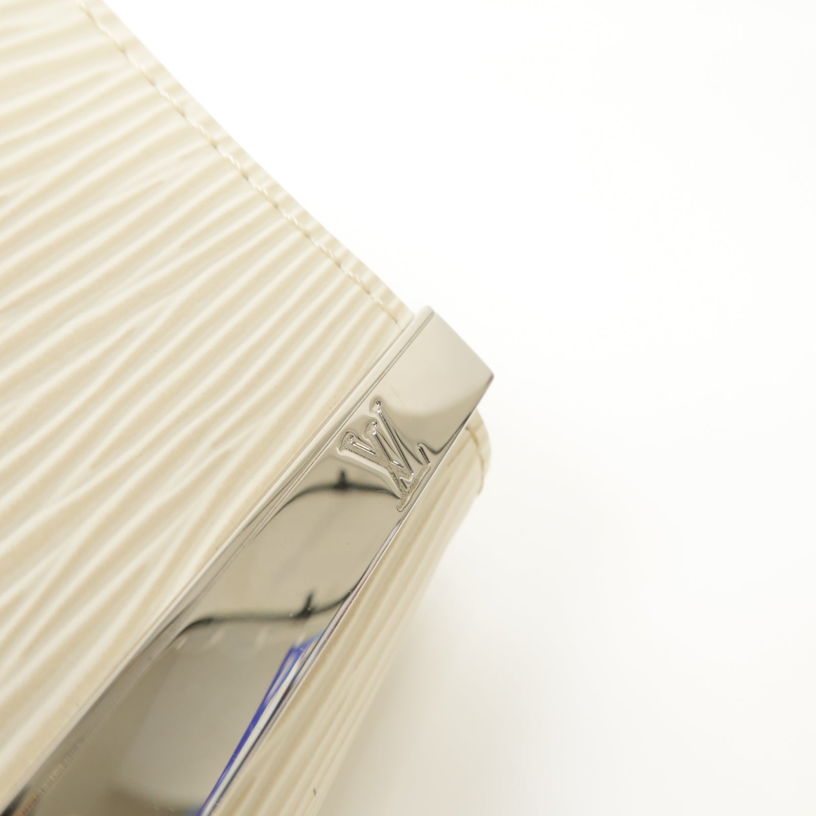 LOUIS VUITTON Epi Patent Clutch Shoulder Bag銀扣肩背袋白色