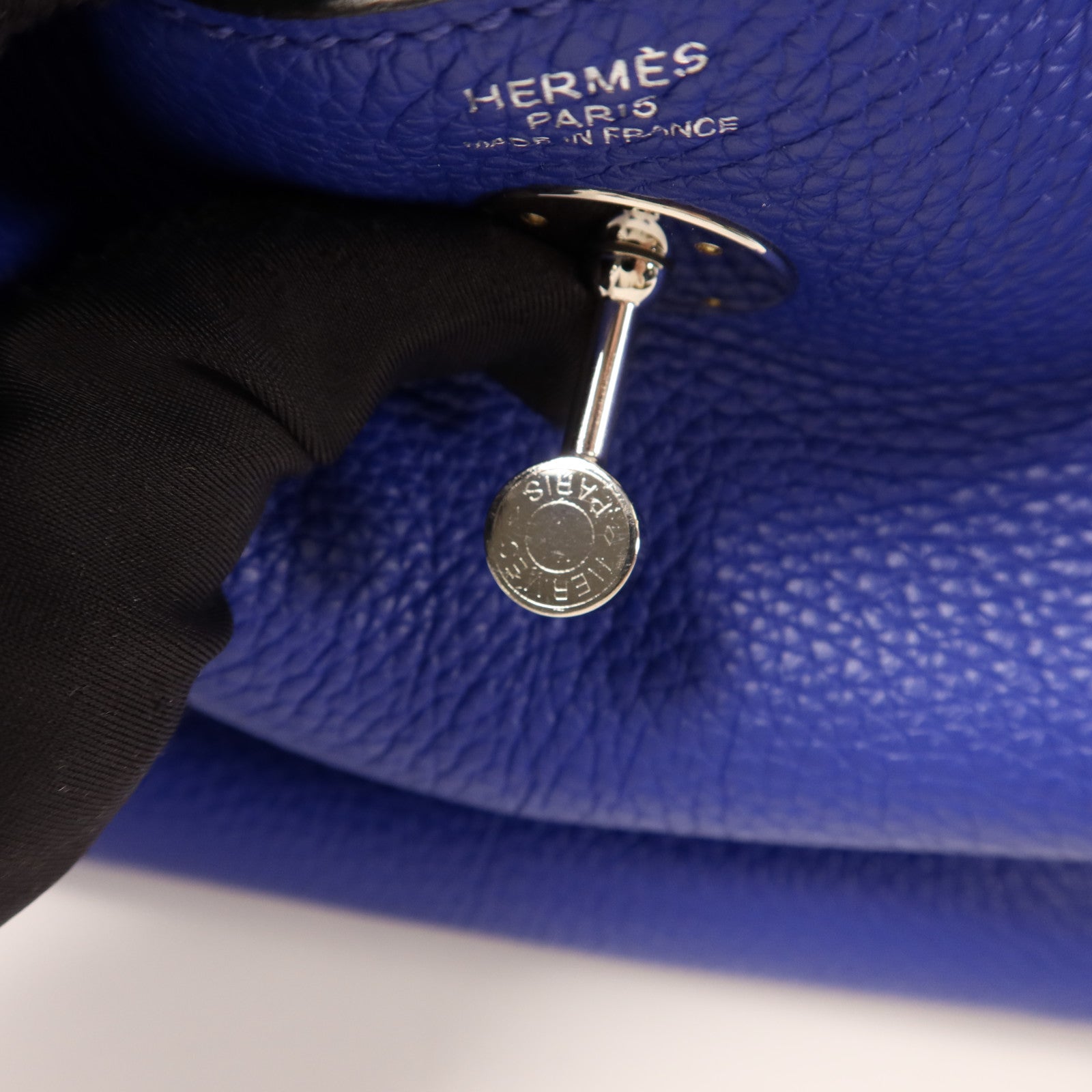 HERMES Clemence皮革Lindy 26銀扣手挽肩背兩用袋Bleu Electrique