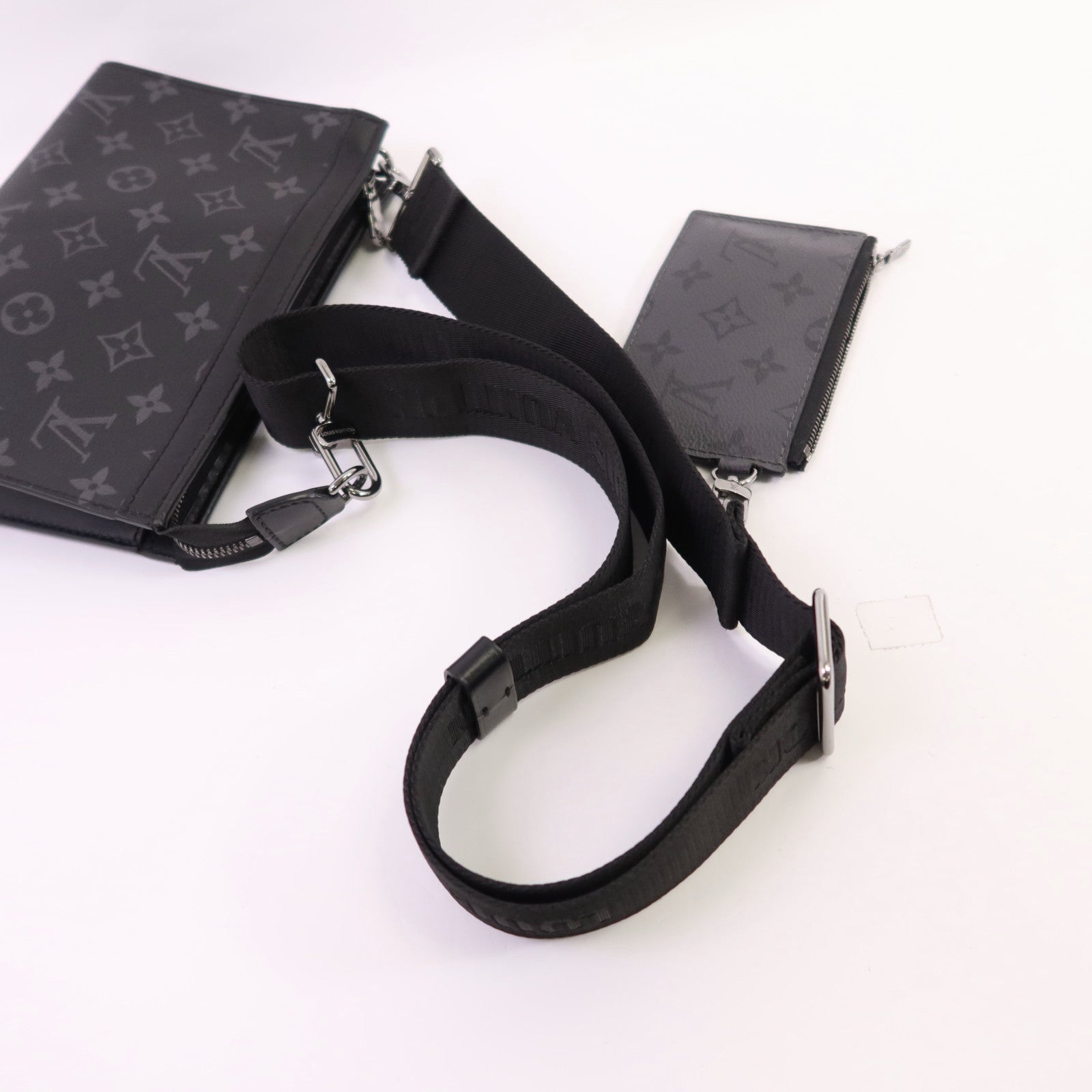 LOUIS VUITTON Monogram Eclipse Gastony銀扣肩背袋
