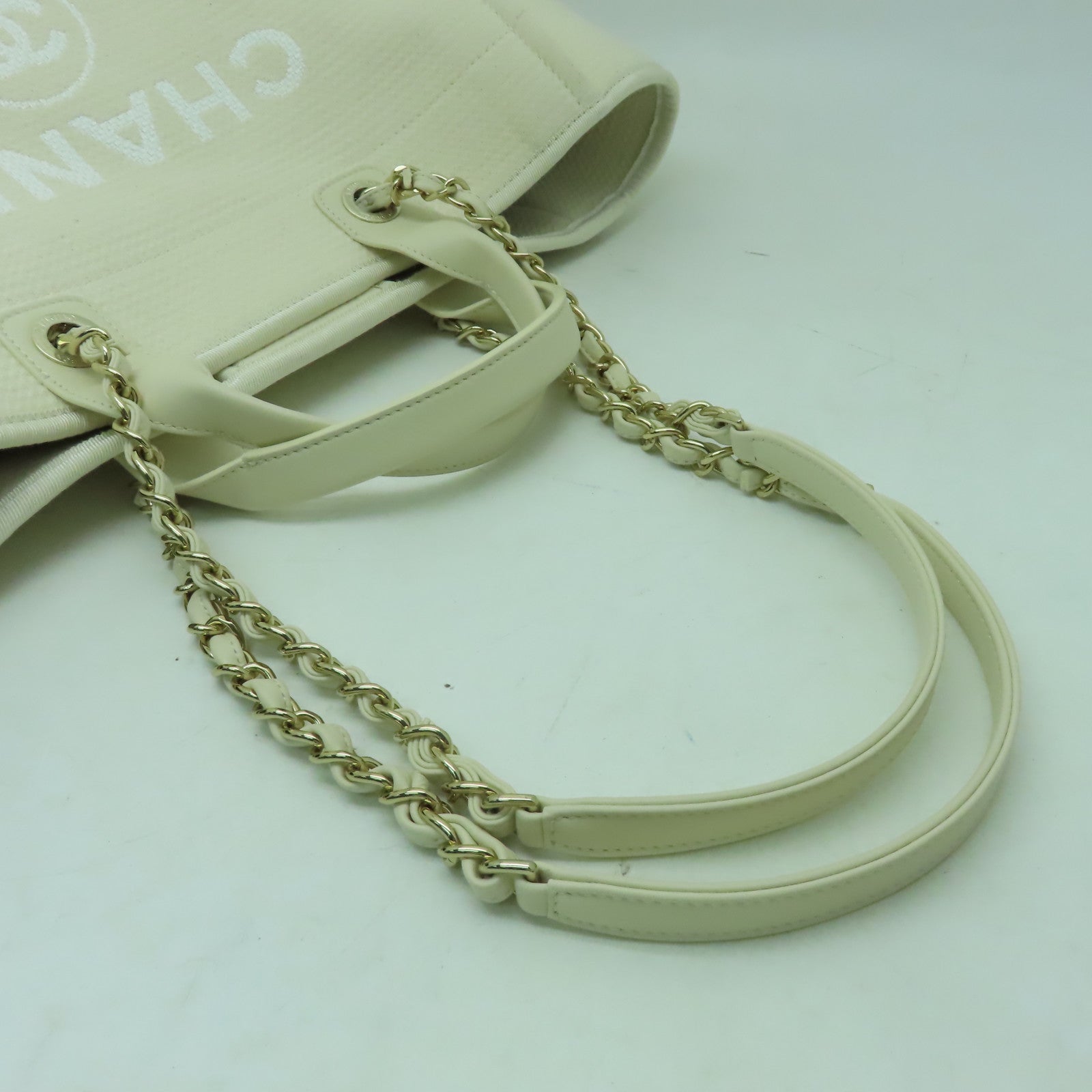 CHANEL 【激減優惠】帆布Deauville Tote Bag金扣手挽肩背兩用袋米色