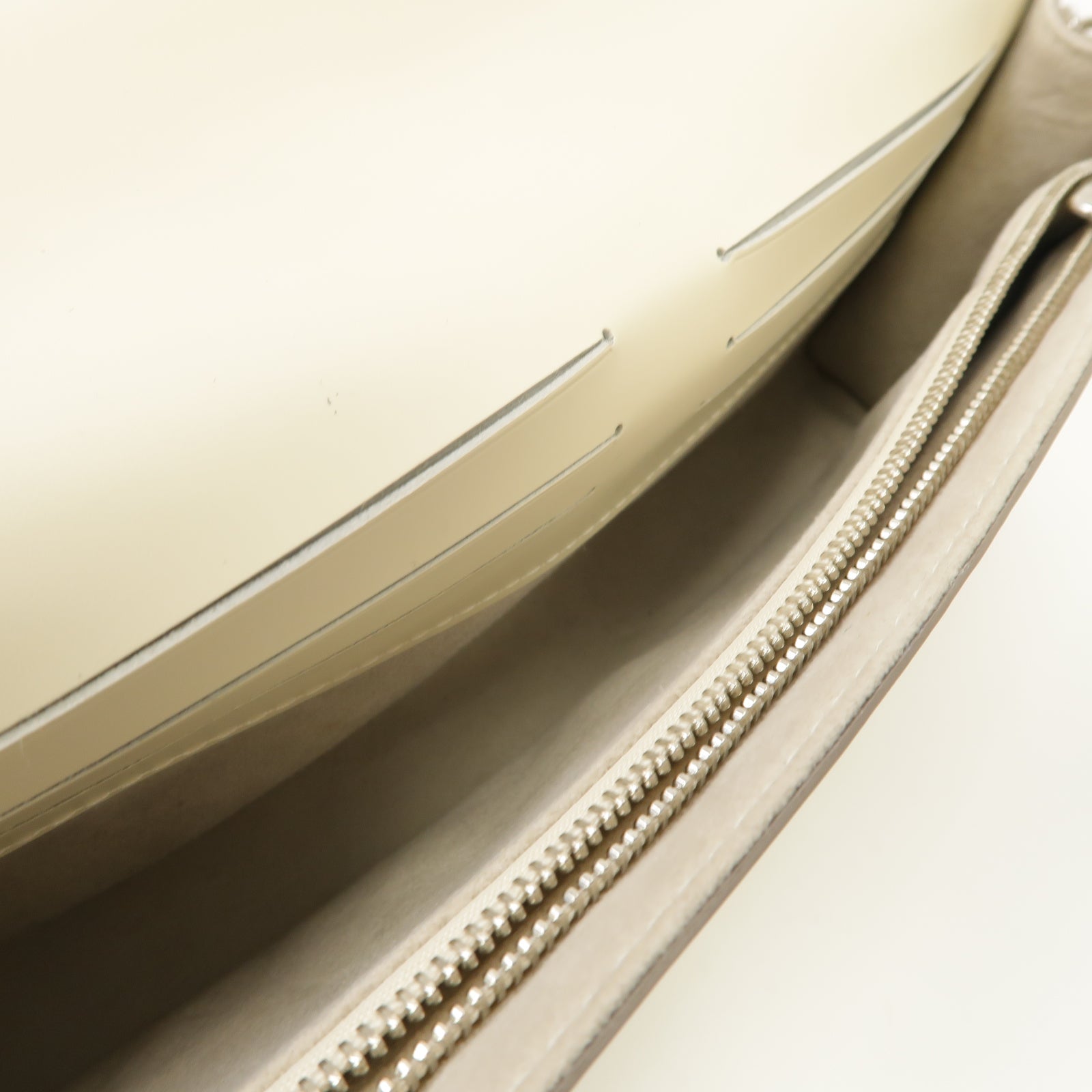 LOUIS VUITTON Epi Patent Clutch Shoulder Bag銀扣肩背袋白色