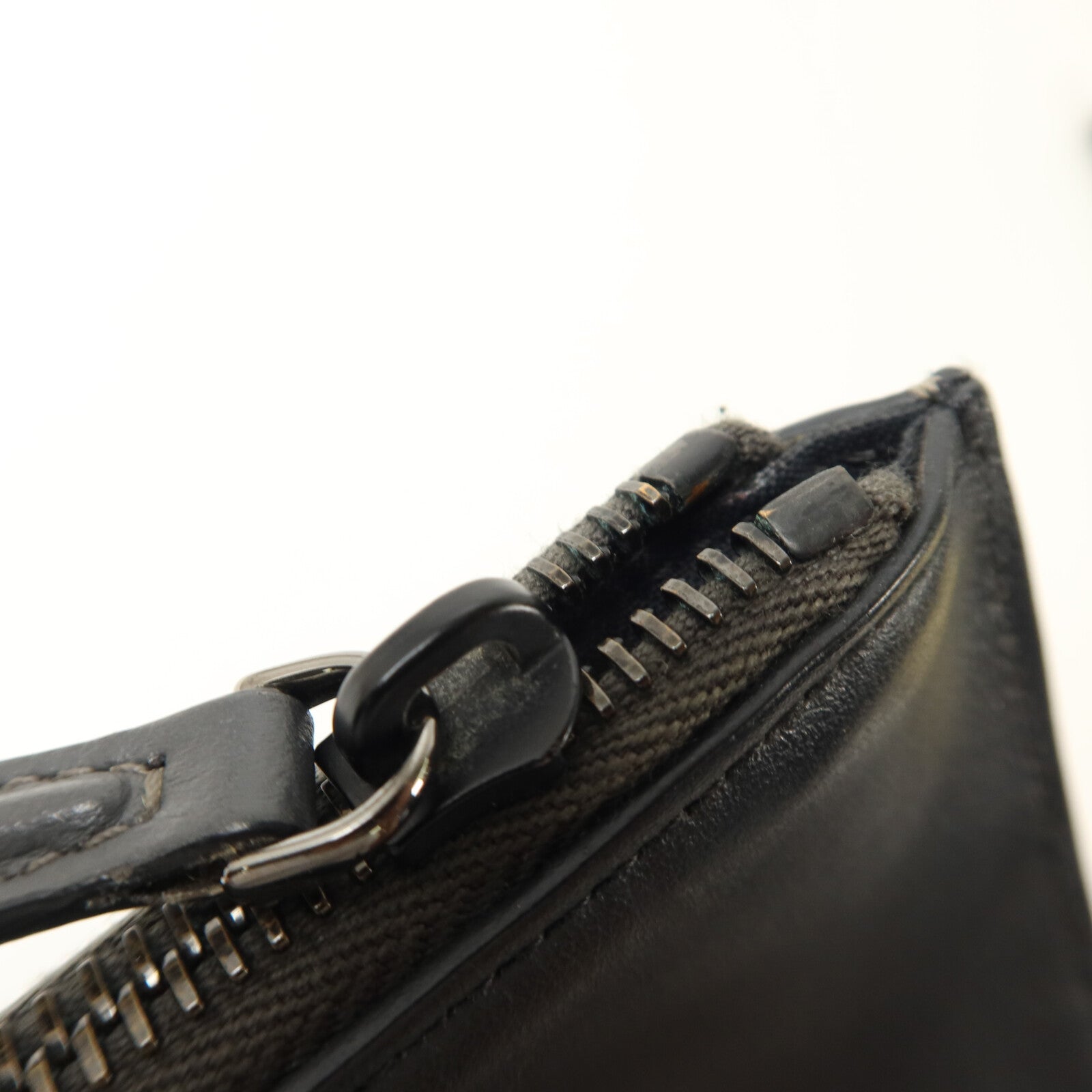 FENDI 牛皮皮革Bugs Monster Clutch手拿包