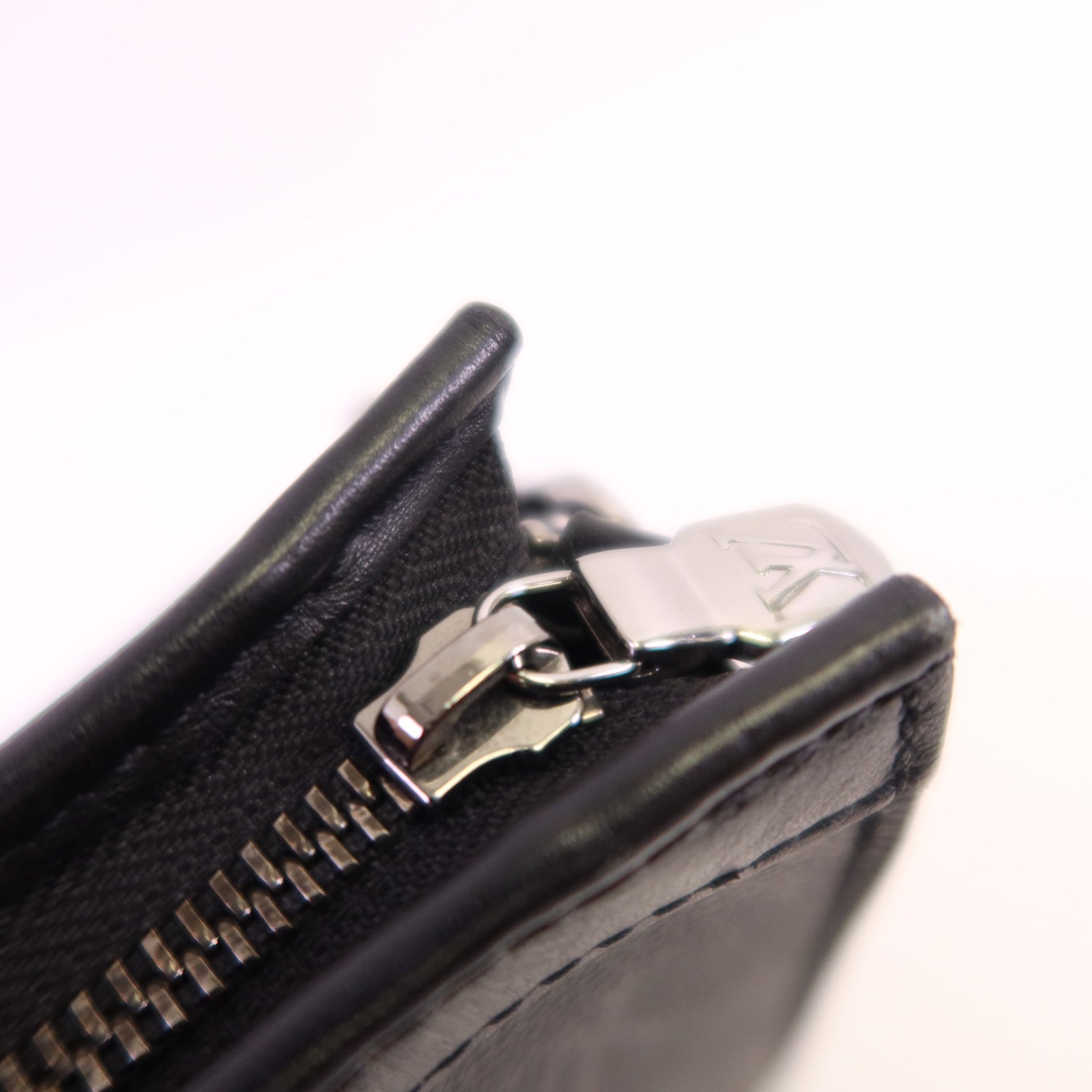 LOUIS VUITTON Monogram Eclipse Gastony銀扣肩背袋