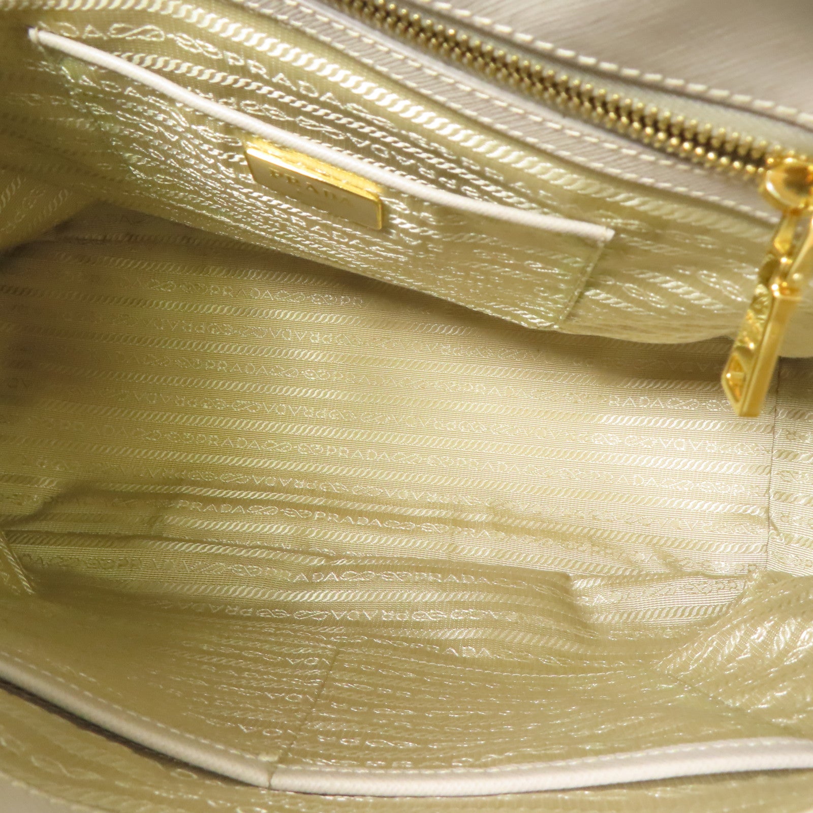 PRADA 牛皮皮革Saffiano Lux金扣手挽袋灰色