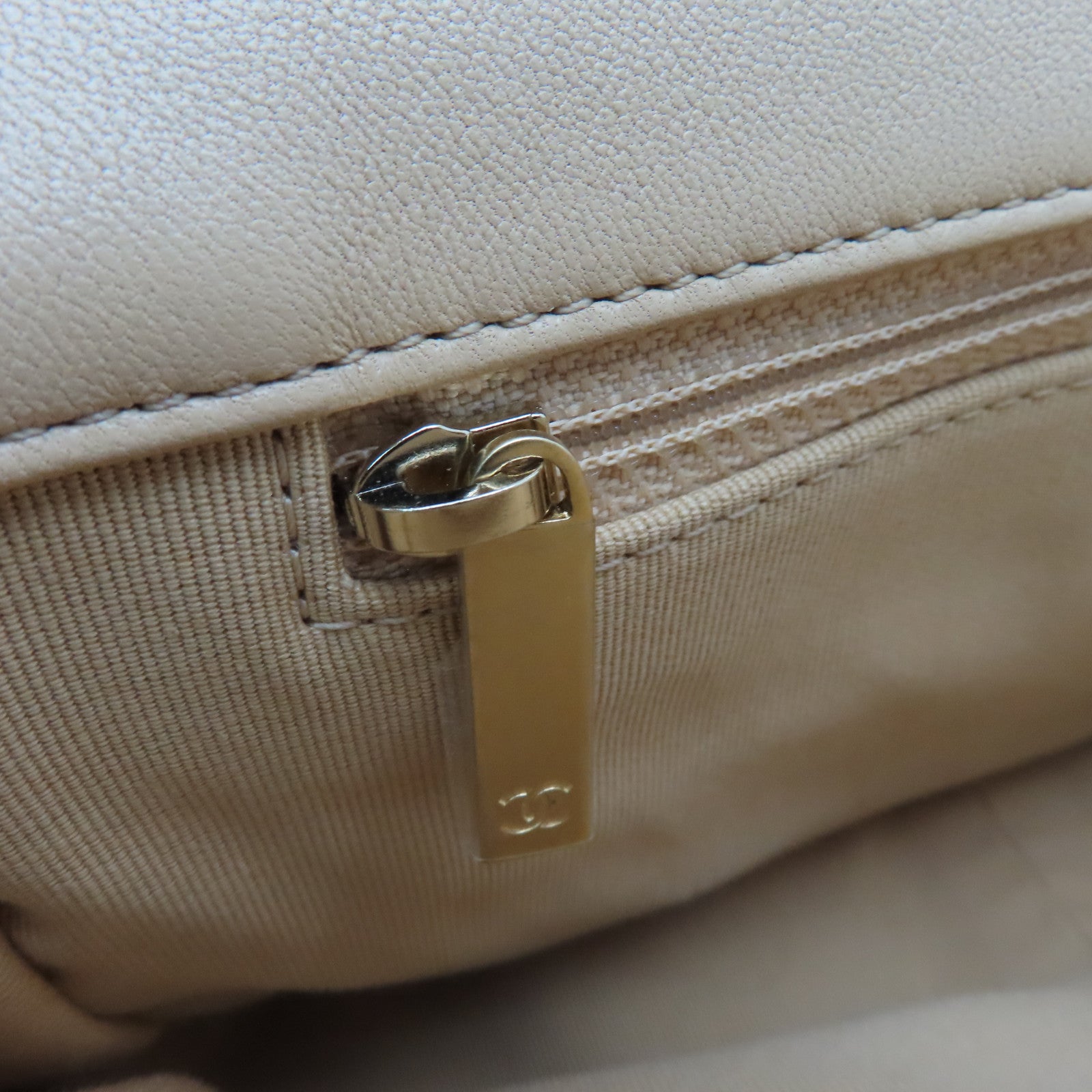CHANEL rhombus Chanel 19 gold buckle handle shoulder bag apricot