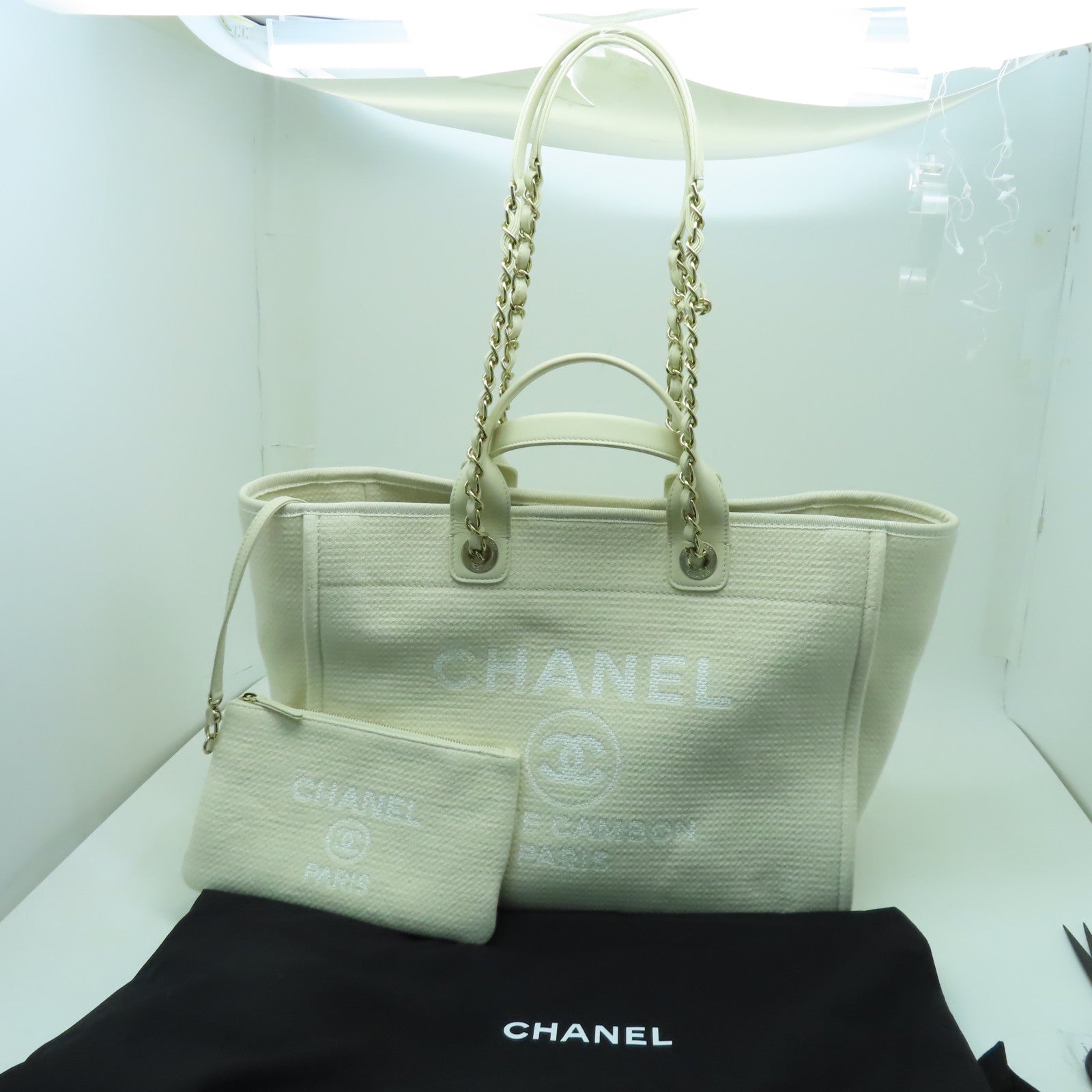 CHANEL 【激減優惠】帆布Deauville Tote Bag金扣手挽肩背兩用袋米色