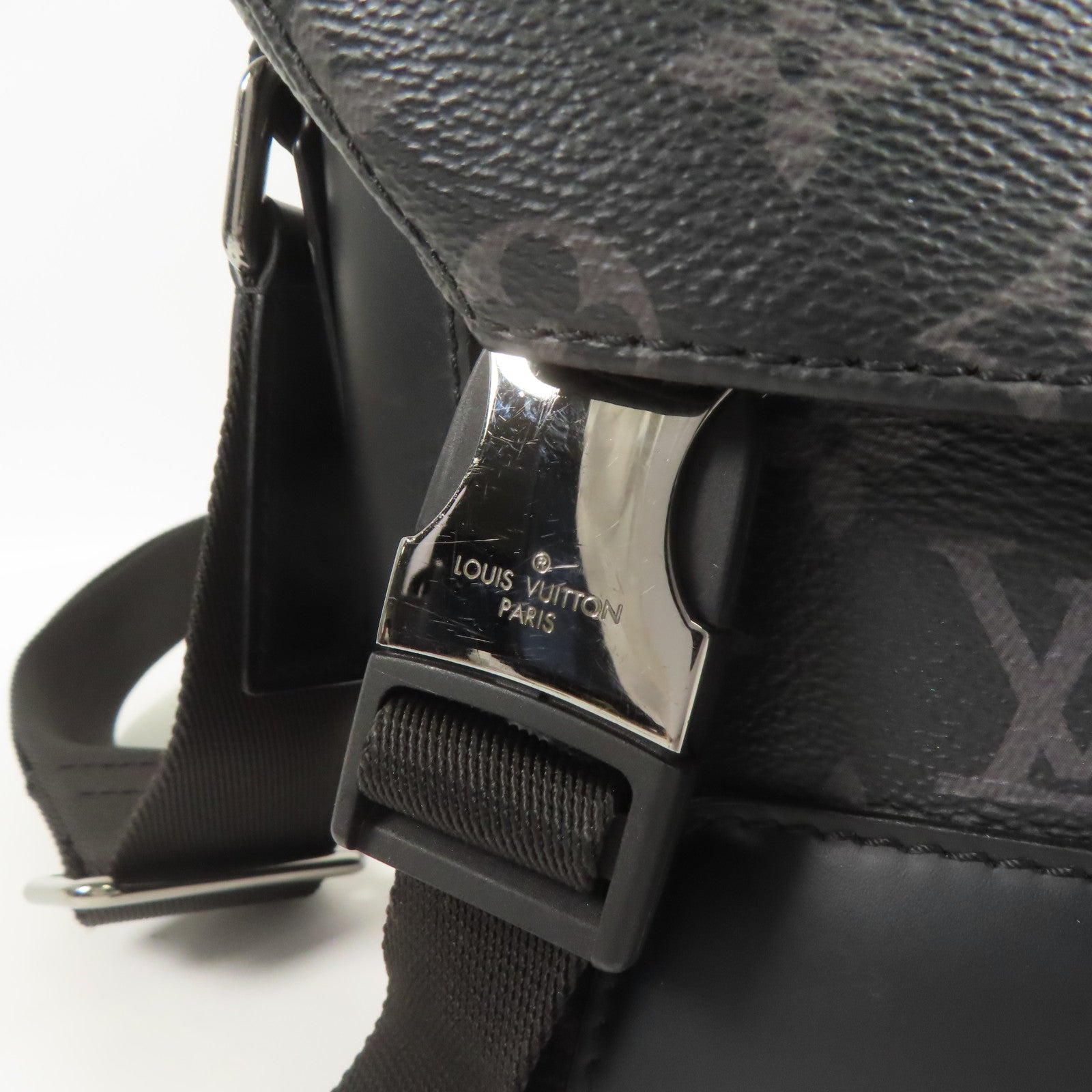 LOUIS VUITTON Monogram Eclipse Messenger PM Voyager銀扣肩背袋