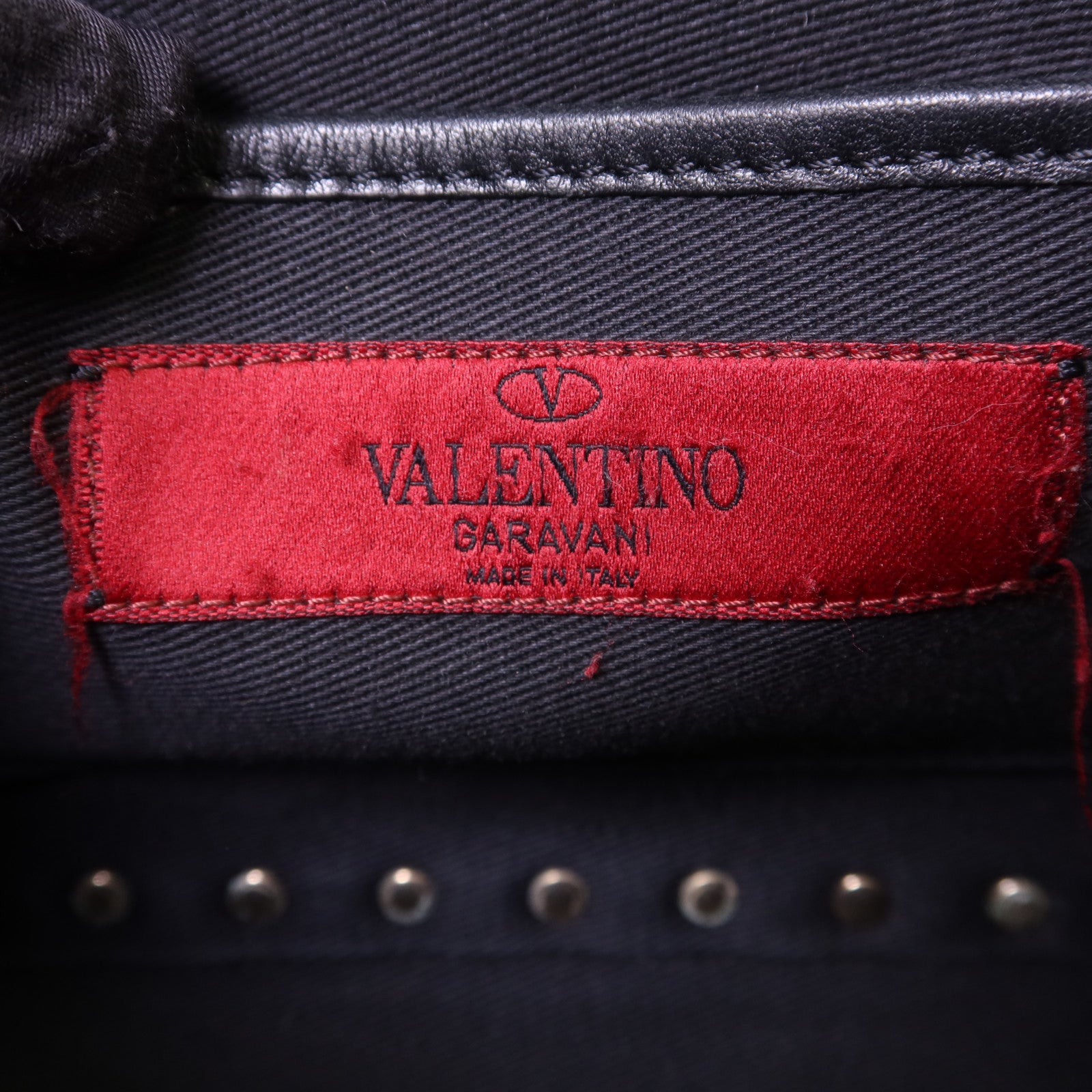 Valentino 牛皮皮革Rockstud Crossbody金扣肩背袋