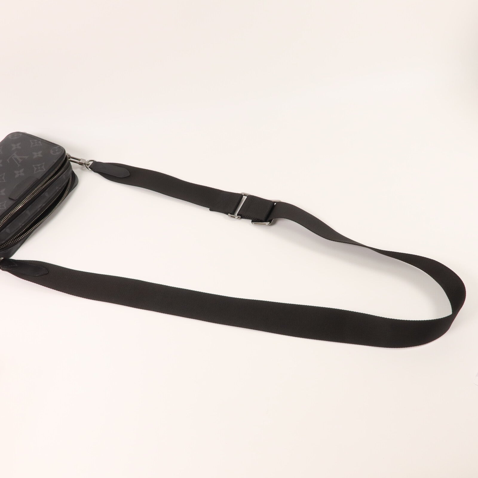 LOUIS VUITTON Monogram Eclipse Alpha Wearable Wallet肩背袋