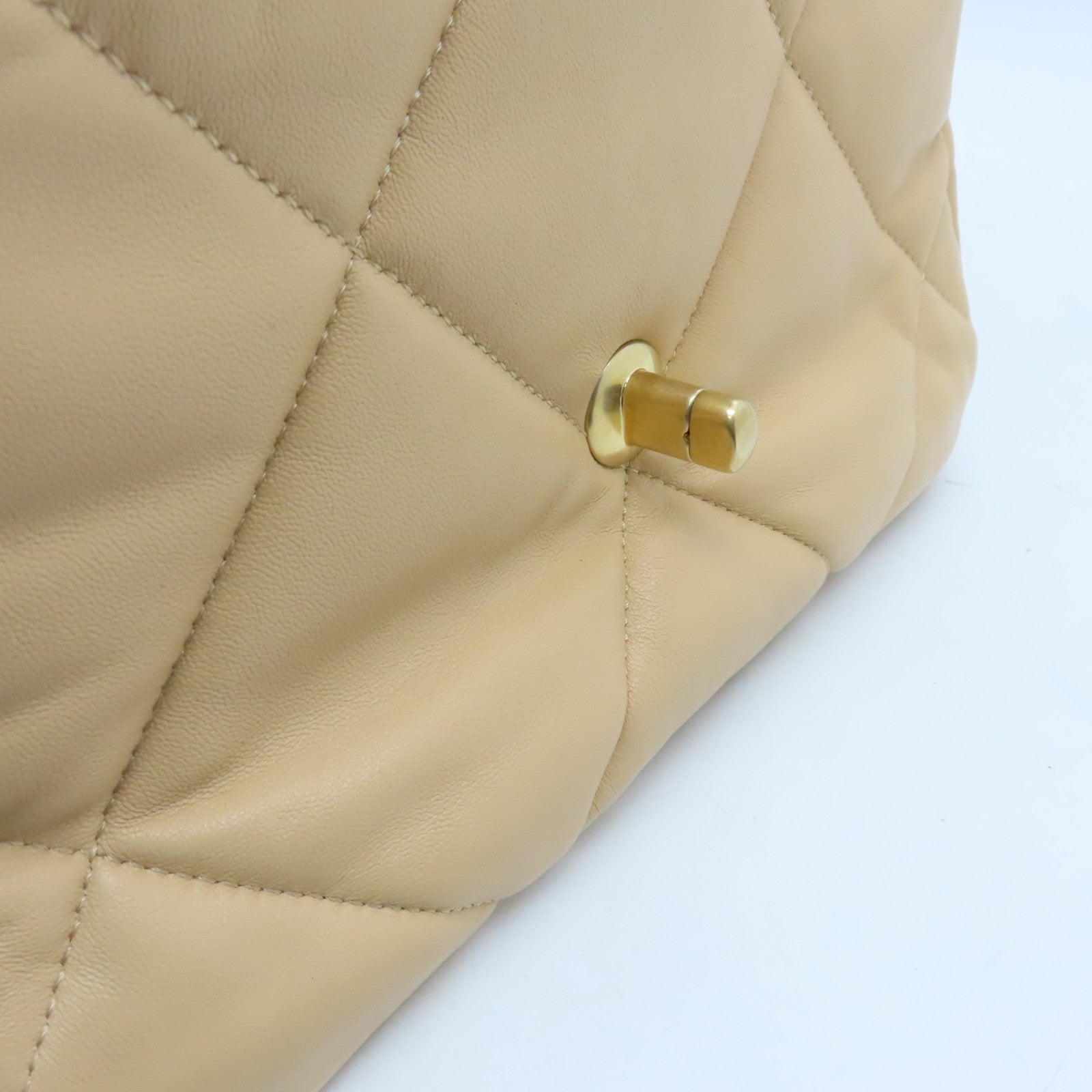 CHANEL rhombus Chanel 19 gold buckle handle shoulder bag apricot
