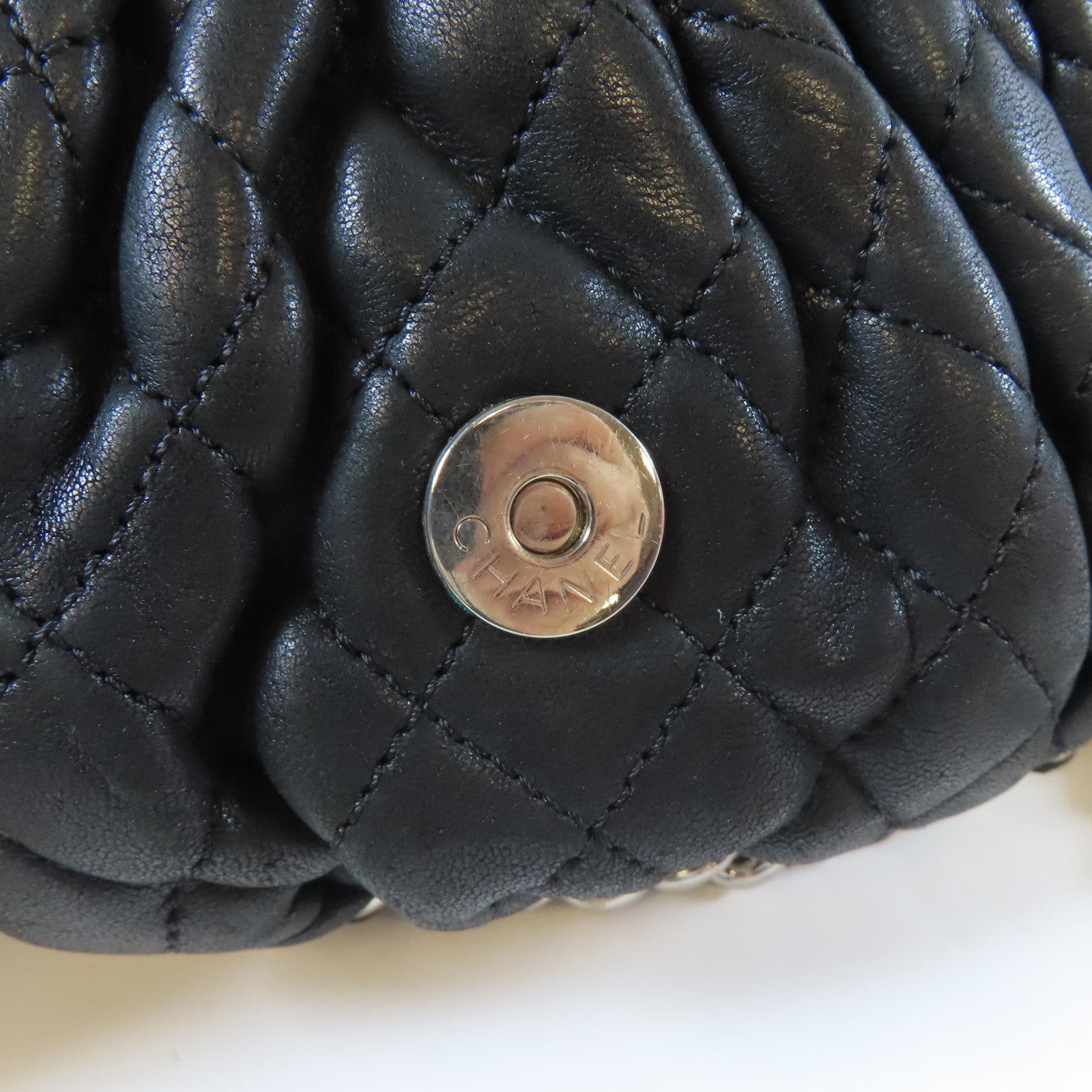 CHANEL 菱格牛皮皮革Chain Shoulder銀扣鏈帶肩背袋黑色