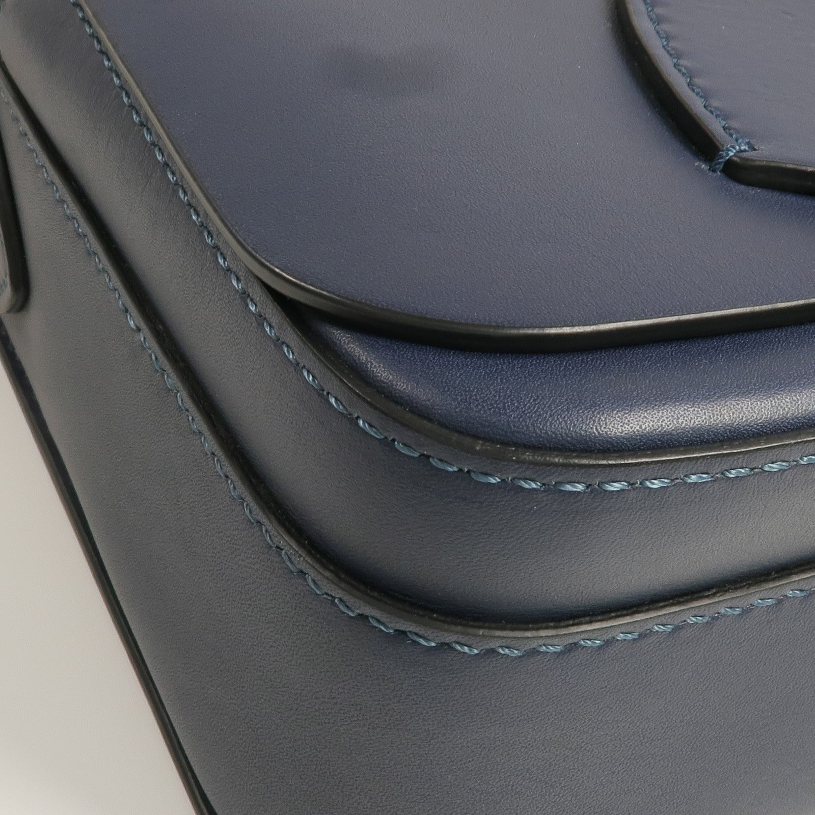 BURBERRY 牛皮皮革Square Satchel金扣肩背袋