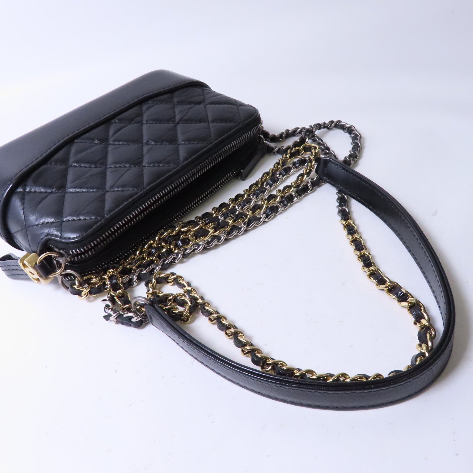 CHANEL 菱格牛皮皮革Gabrielle Clutch金/銀扣鏈帶肩背袋黑色