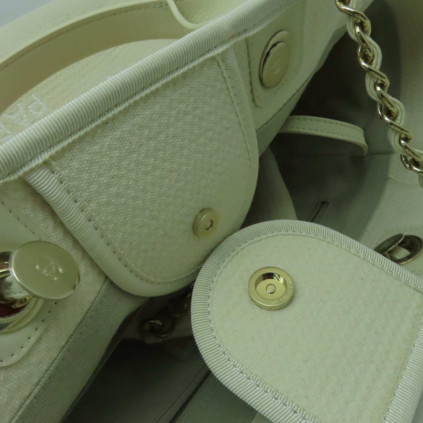 CHANEL 【激減優惠】帆布Deauville Tote Bag金扣手挽肩背兩用袋米色