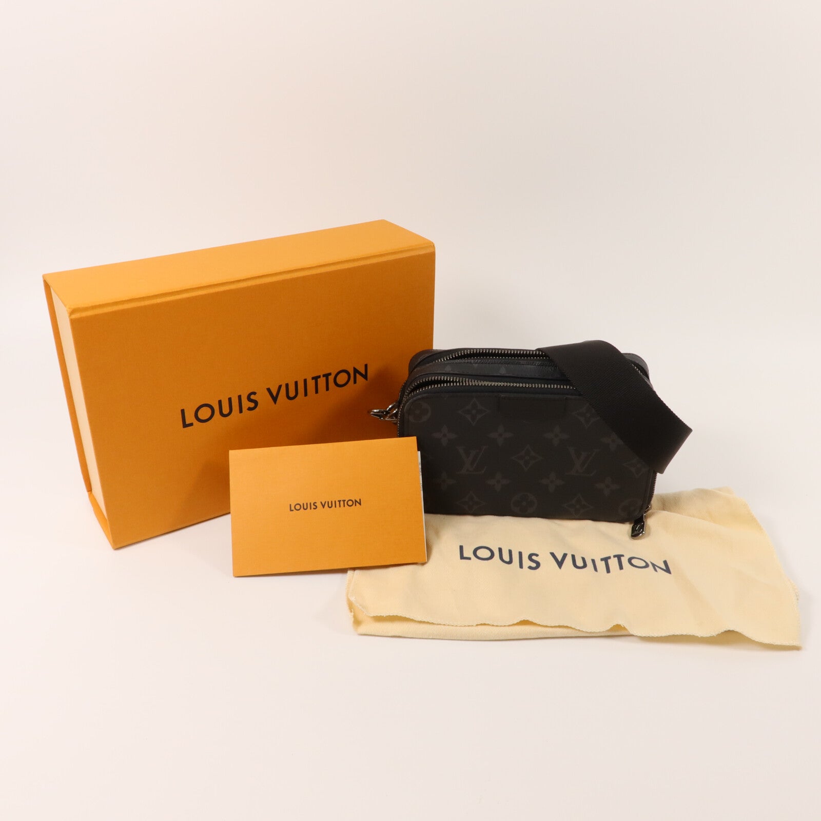 LOUIS VUITTON Monogram Eclipse Alpha Wearable Wallet肩背袋