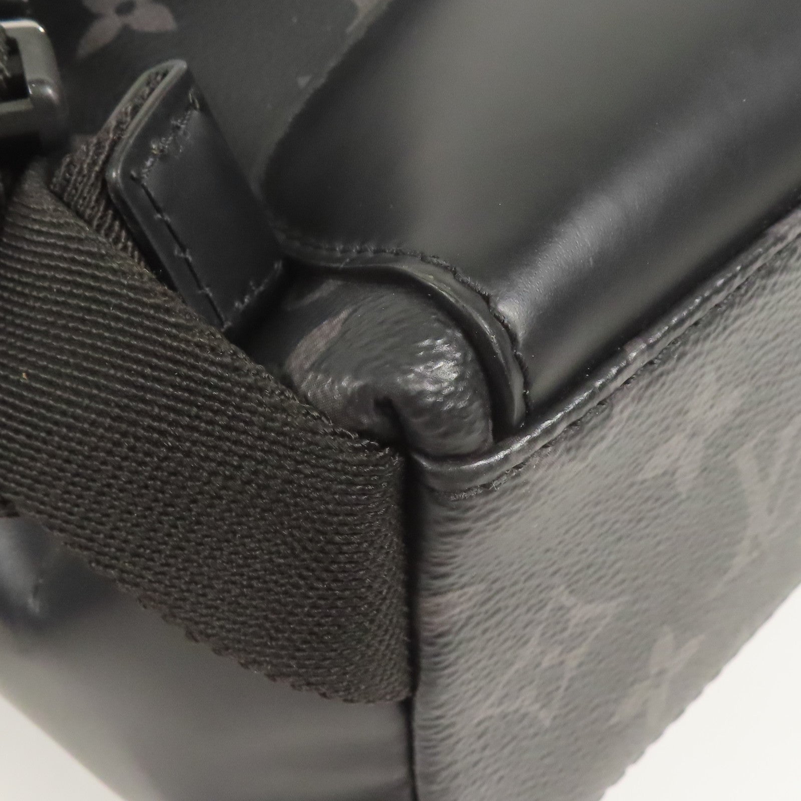 LOUIS VUITTON Monogram Eclipse Messenger PM Voyager銀扣肩背袋
