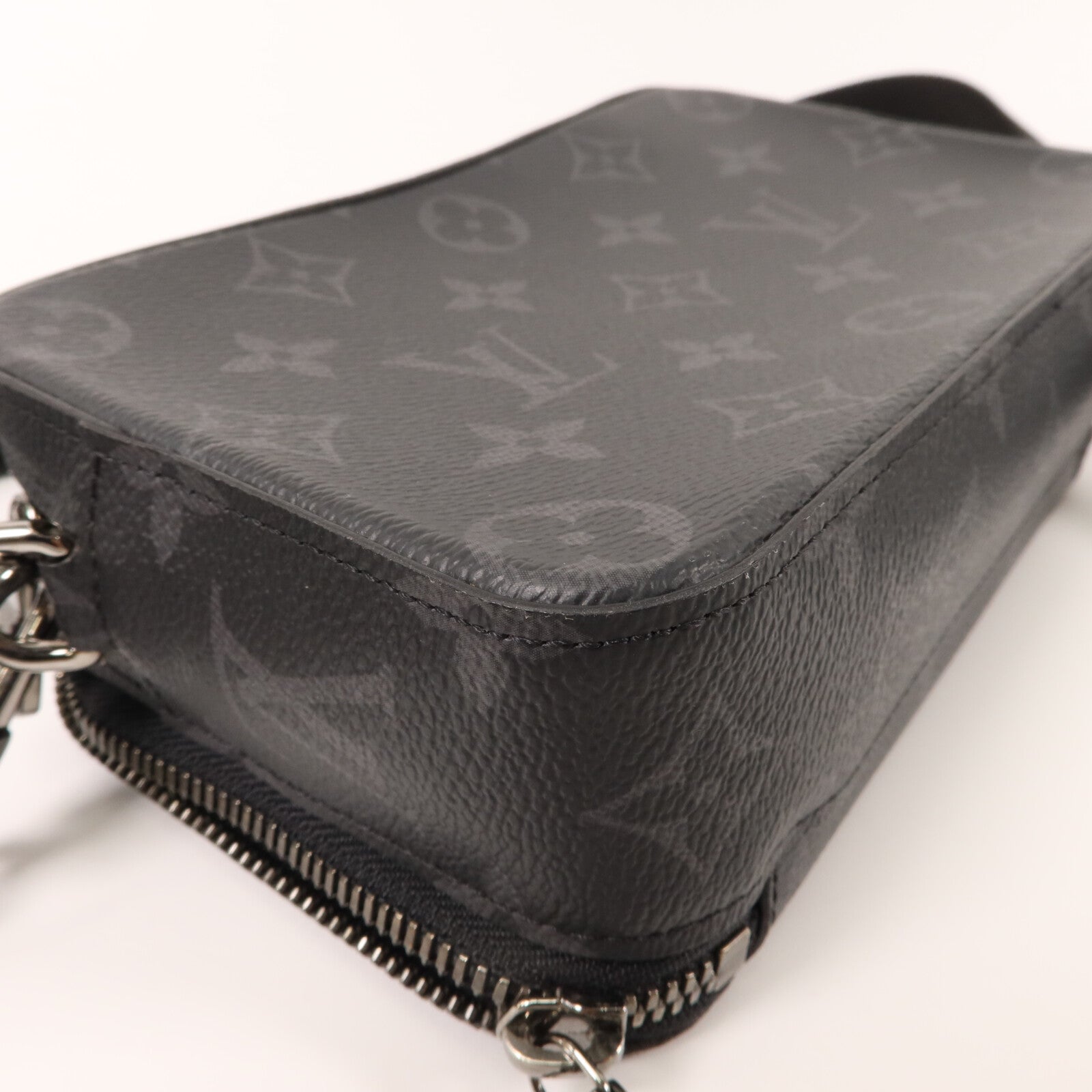 LOUIS VUITTON Monogram Eclipse Alpha Wearable Wallet肩背袋