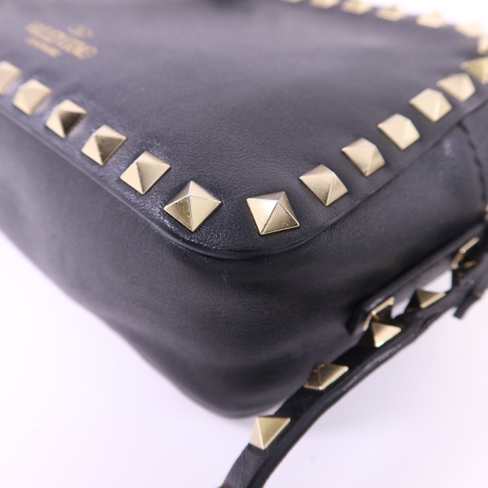 Valentino 牛皮皮革Rockstud Crossbody金扣肩背袋