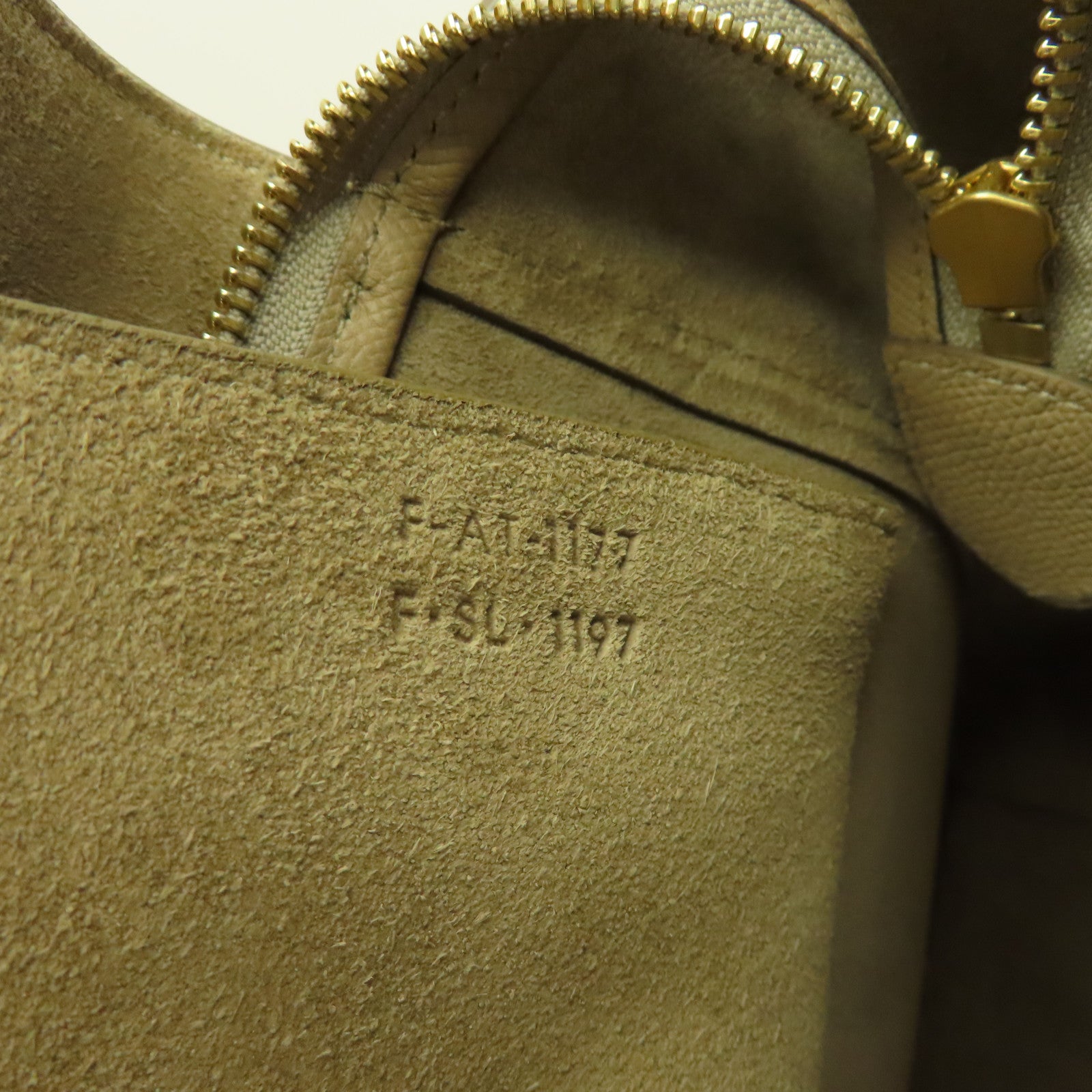 CELINE 牛皮皮革Micro Belt Bag金扣手挽肩背兩用袋米色