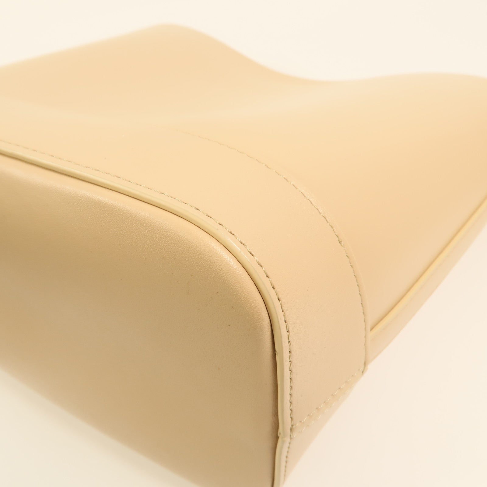CELINE 牛皮皮革Cuir Triomphe金扣肩背袋